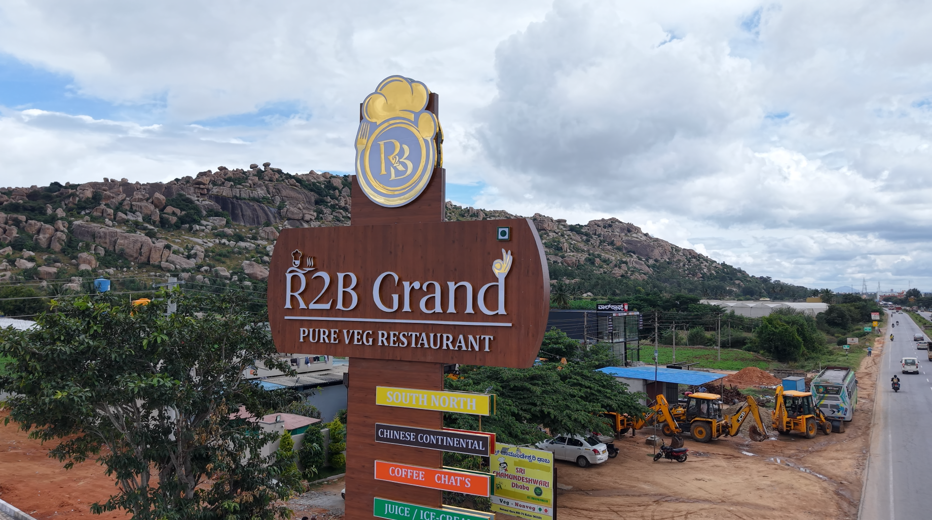 System.Collections.Generic.List`1[BluePillow.Application.SearchEngine.Dto.PhotoDto]?.ElementAt(2)?.Caption