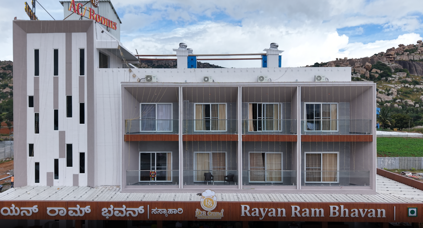 System.Collections.Generic.List`1[BluePillow.Application.SearchEngine.Dto.PhotoDto]?.ElementAt(1)?.Caption