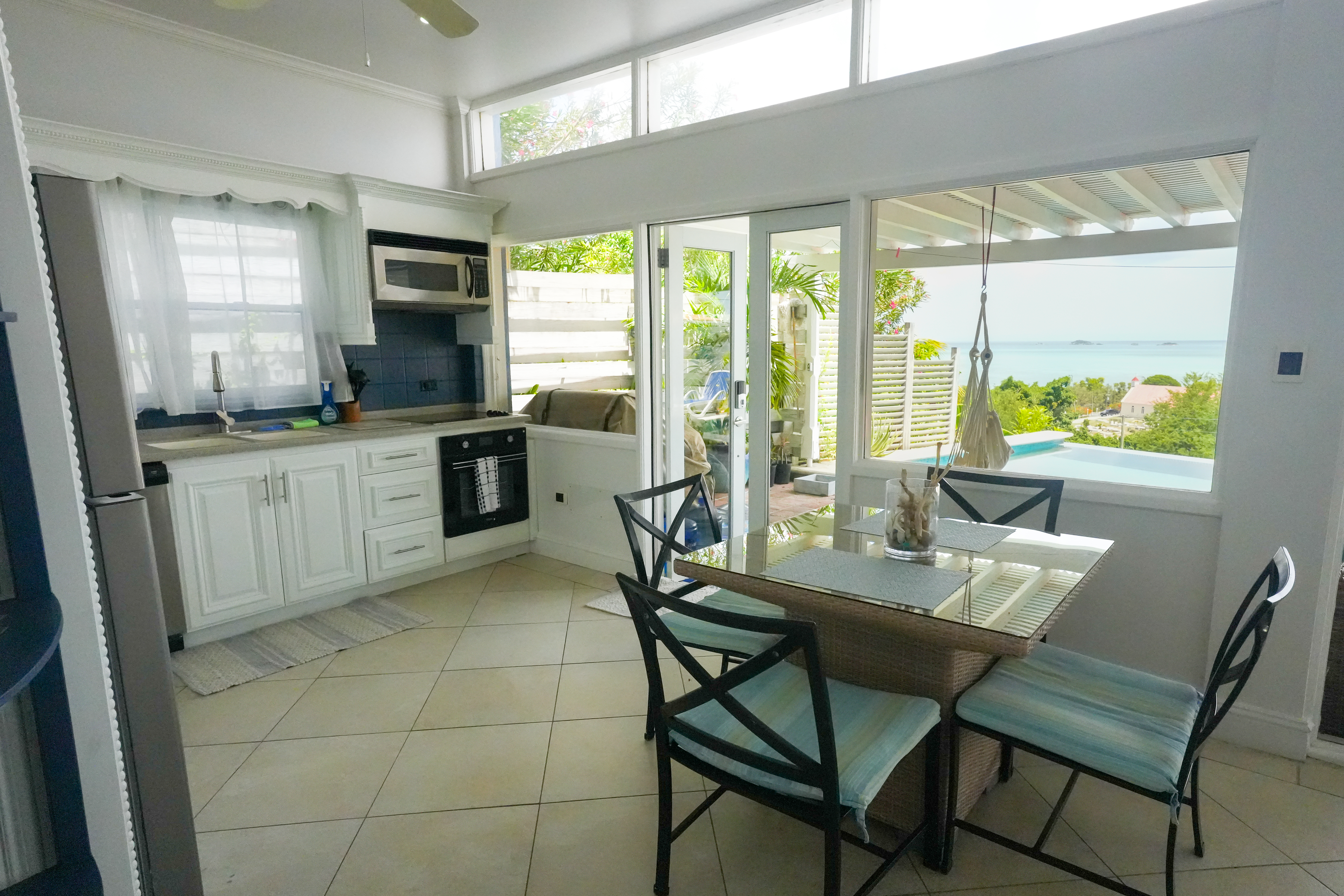 System.Collections.Generic.List`1[BluePillow.Application.SearchEngine.Dto.PhotoDto]?.ElementAt(3)?.Caption