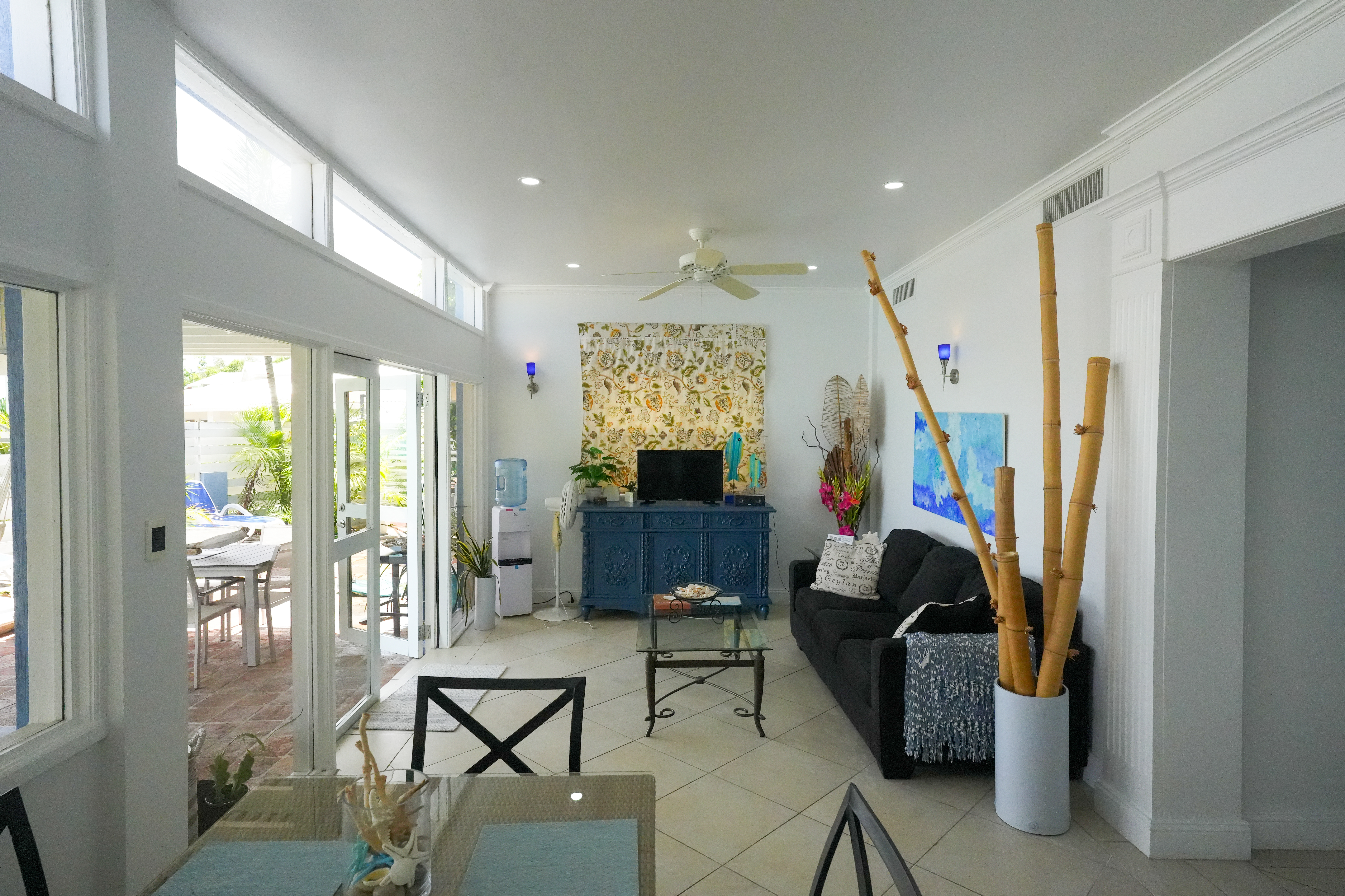 System.Collections.Generic.List`1[BluePillow.Application.SearchEngine.Dto.PhotoDto]?.ElementAt(1)?.Caption