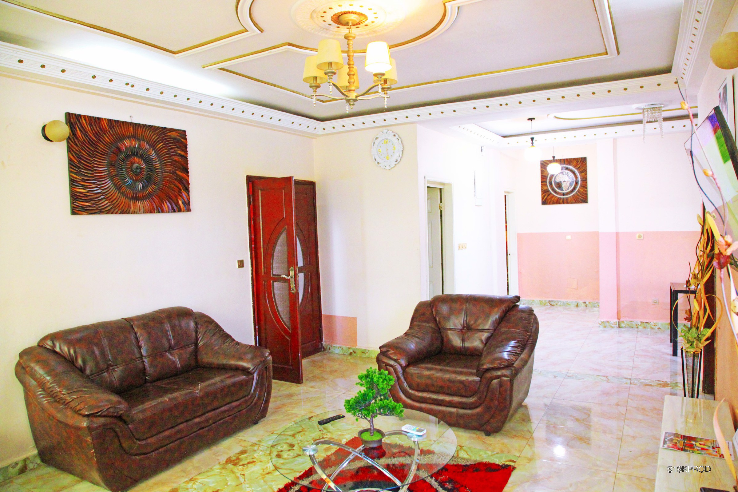 System.Collections.Generic.List`1[BluePillow.Application.SearchEngine.Dto.PhotoDto]?.ElementAt(3)?.Caption