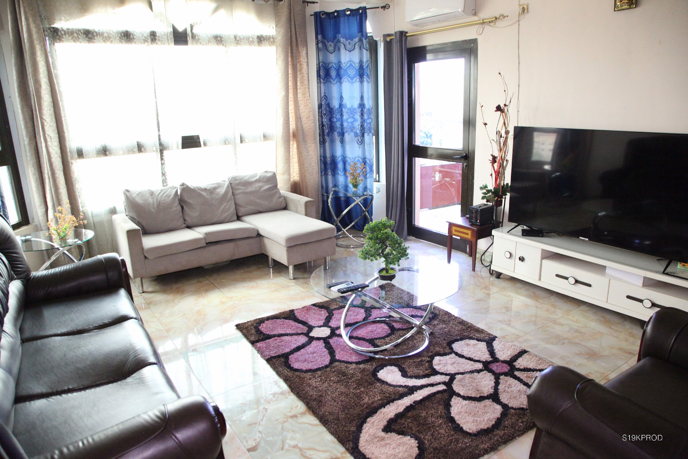 System.Collections.Generic.List`1[BluePillow.Application.SearchEngine.Dto.PhotoDto]?.ElementAt(0)?.Caption