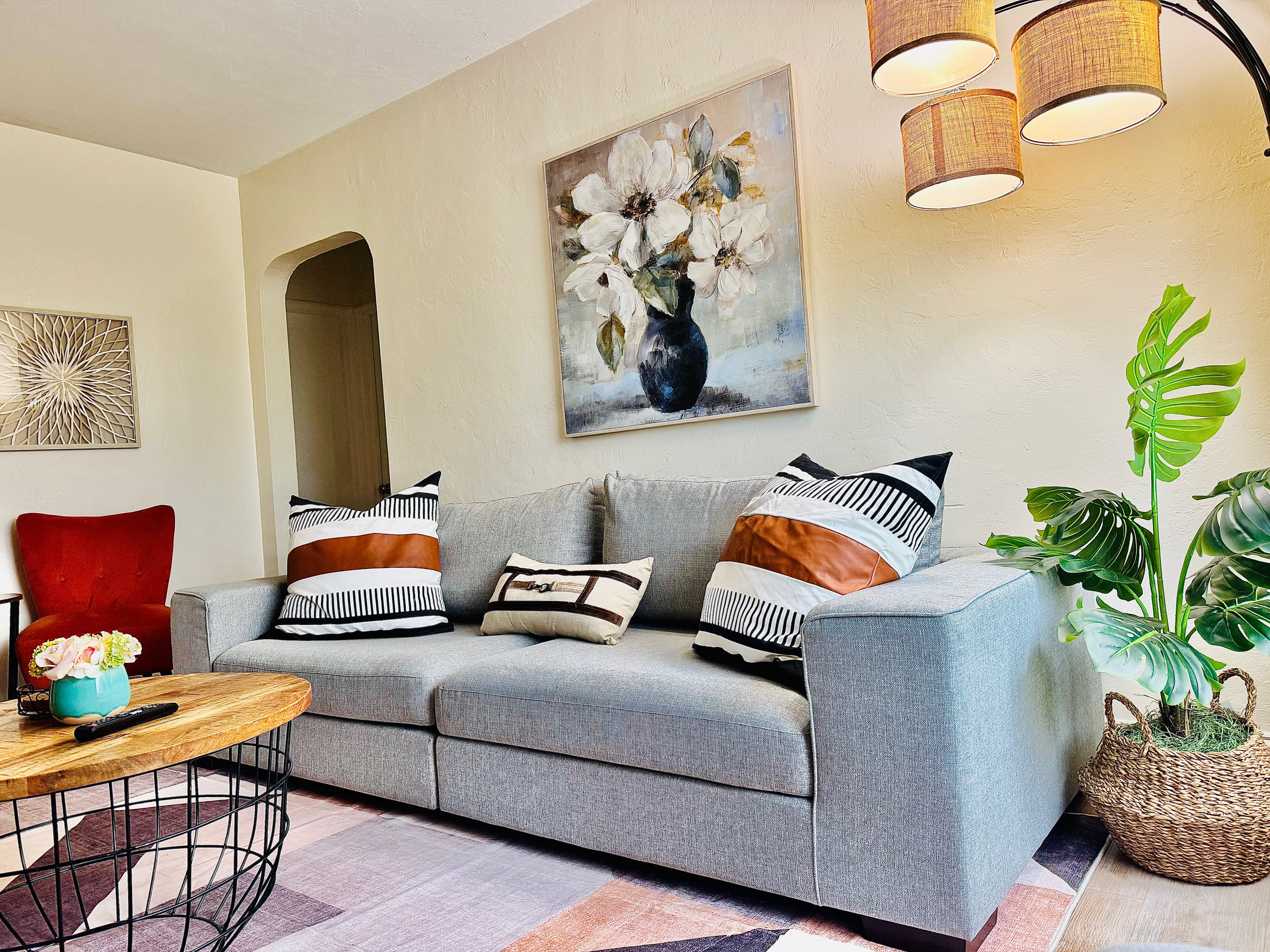 System.Collections.Generic.List`1[BluePillow.Application.SearchEngine.Dto.PhotoDto]?.ElementAt(1)?.Caption