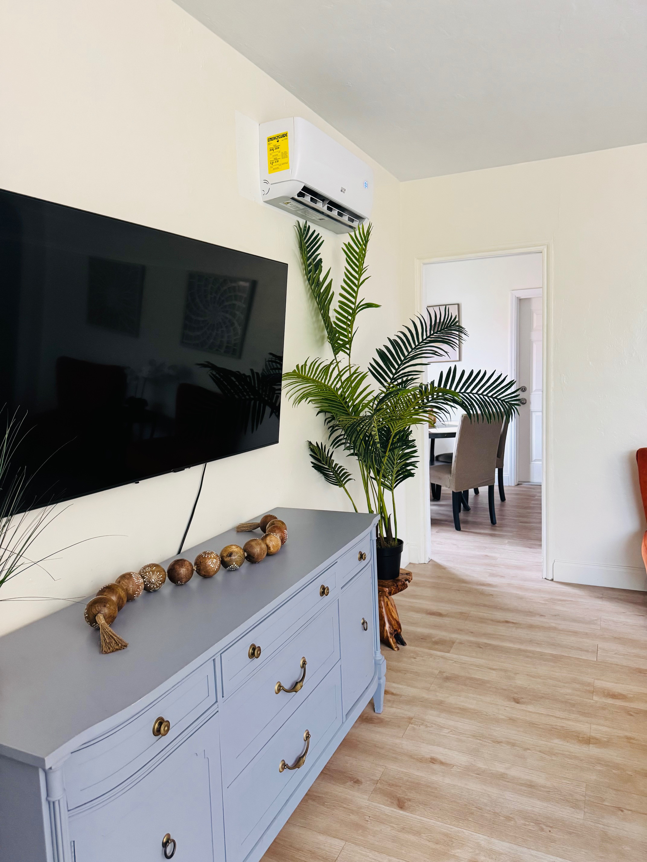 System.Collections.Generic.List`1[BluePillow.Application.SearchEngine.Dto.PhotoDto]?.ElementAt(2)?.Caption