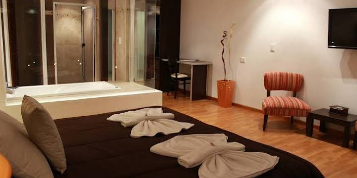 System.Collections.Generic.List`1[BluePillow.Application.SearchEngine.Dto.PhotoDto]?.ElementAt(3)?.Caption