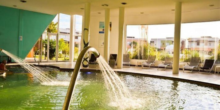 System.Collections.Generic.List`1[BluePillow.Application.SearchEngine.Dto.PhotoDto]?.ElementAt(0)?.Caption