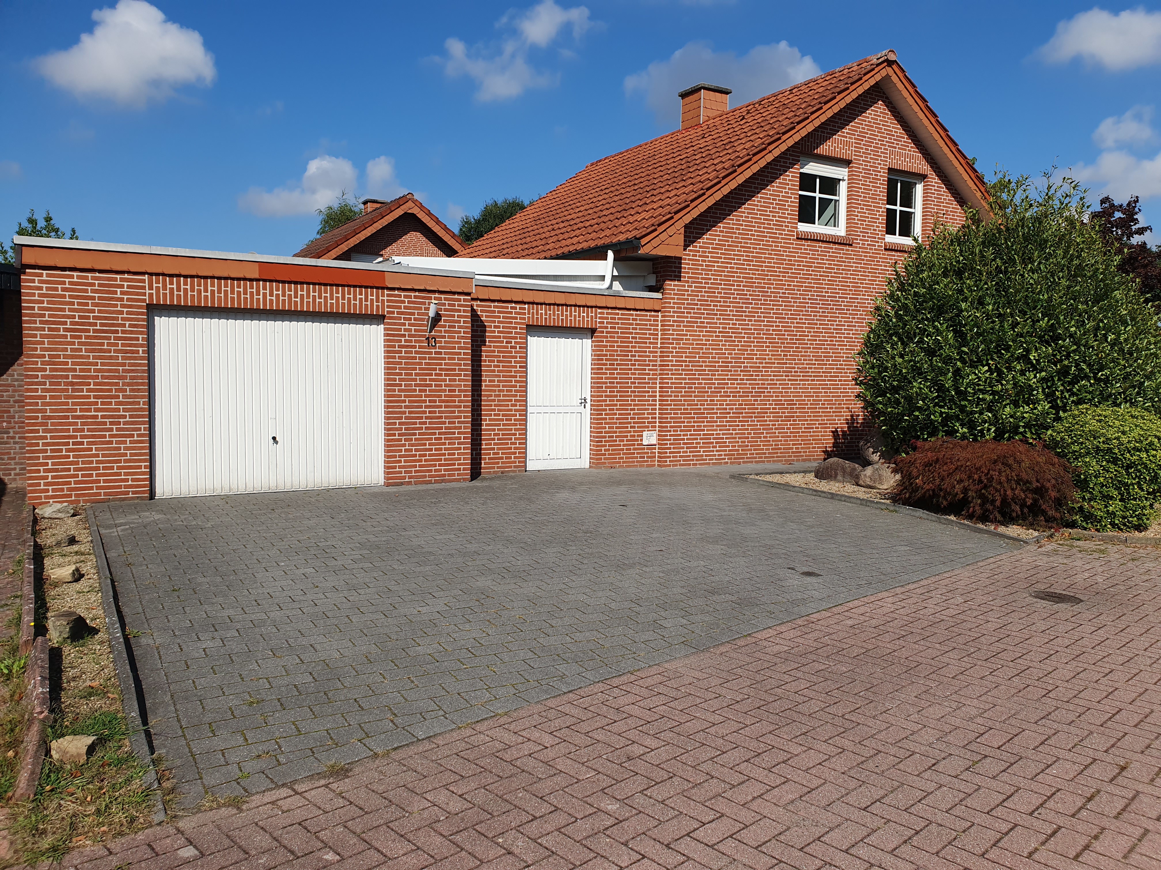 System.Collections.Generic.List`1[BluePillow.Application.SearchEngine.Dto.PhotoDto]?.ElementAt(1)?.Caption