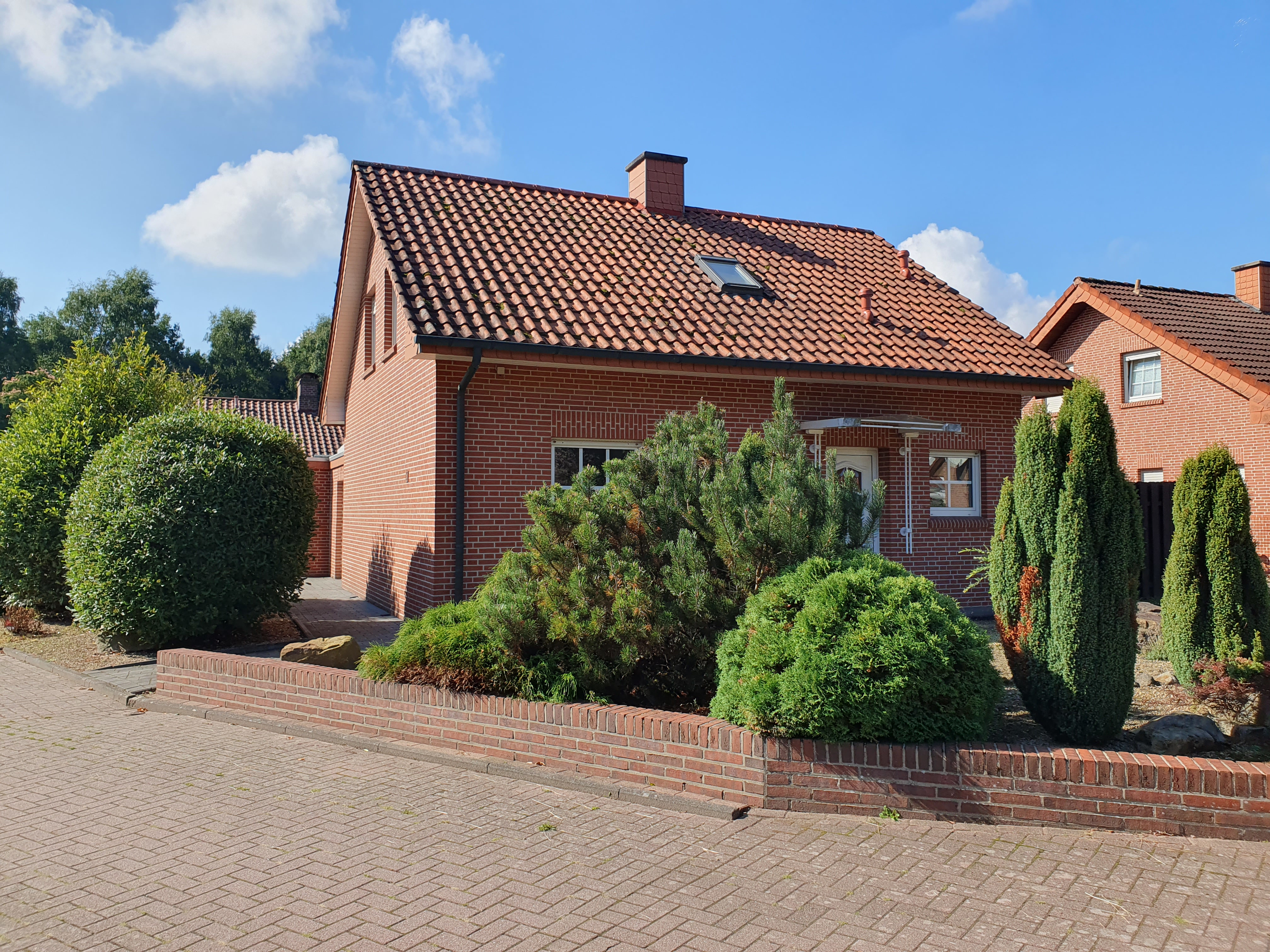 System.Collections.Generic.List`1[BluePillow.Application.SearchEngine.Dto.PhotoDto]?.ElementAt(0)?.Caption