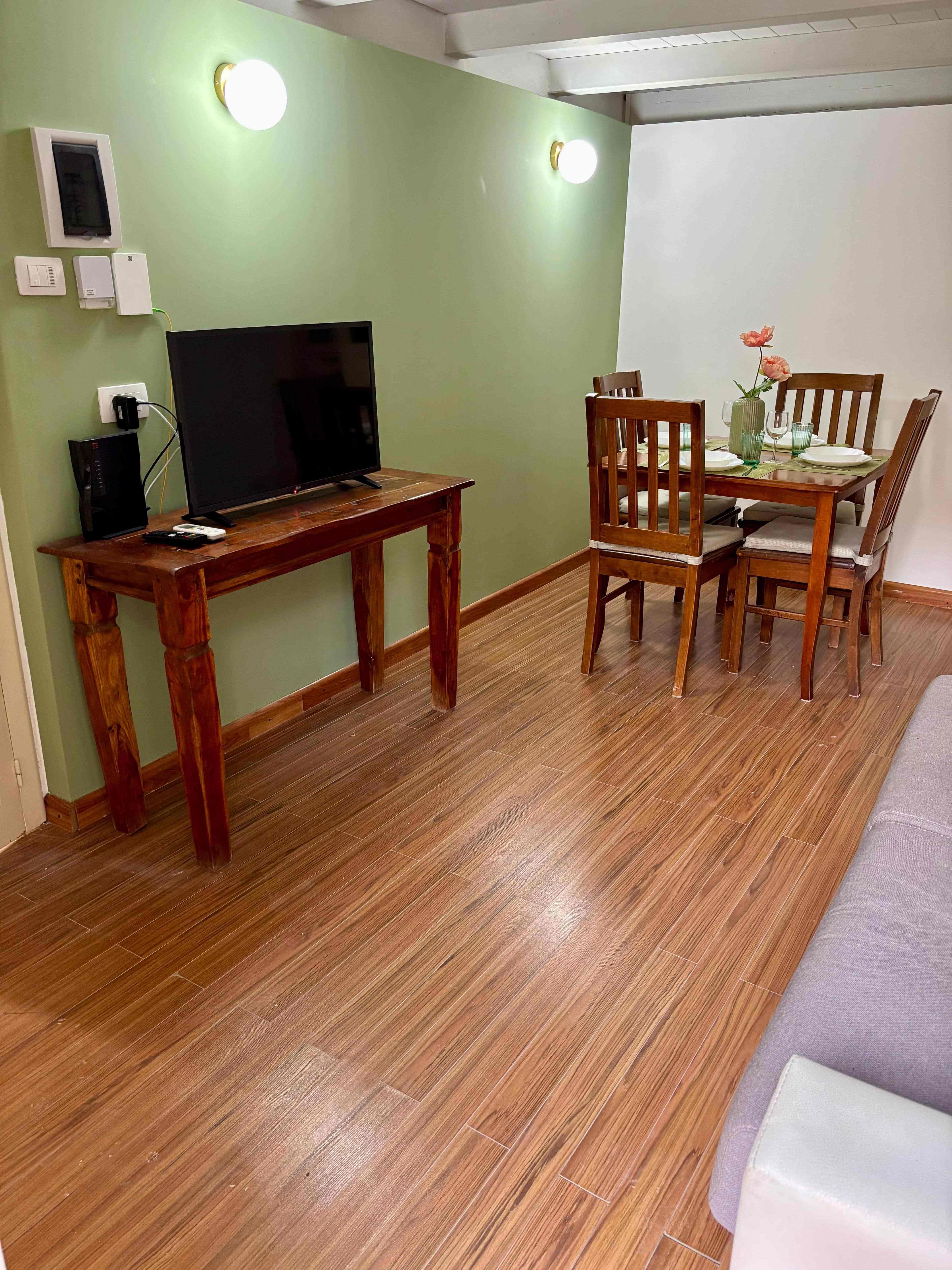 System.Collections.Generic.List`1[BluePillow.Application.SearchEngine.Dto.PhotoDto]?.ElementAt(3)?.Caption