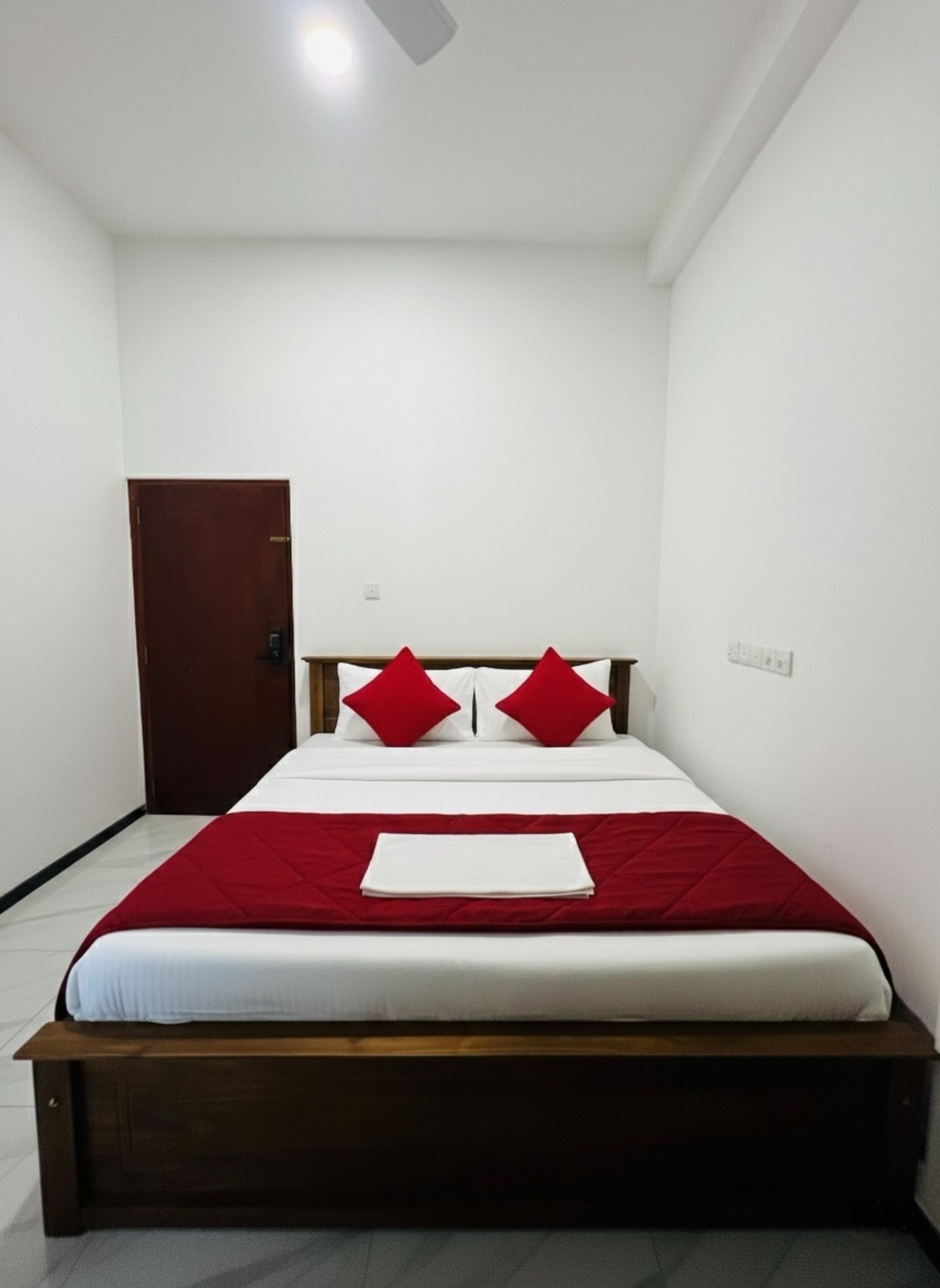 System.Collections.Generic.List`1[BluePillow.Application.SearchEngine.Dto.PhotoDto]?.ElementAt(3)?.Caption