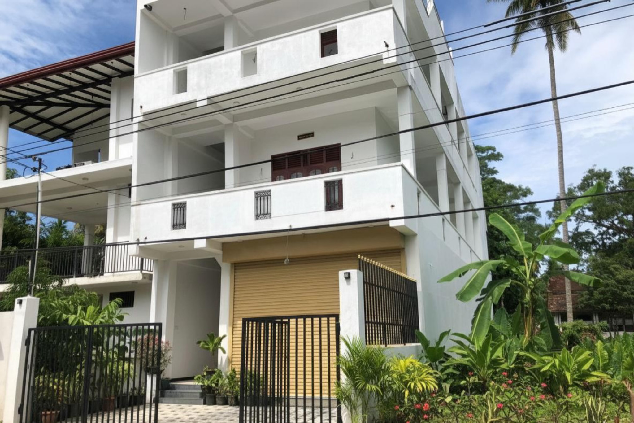 System.Collections.Generic.List`1[BluePillow.Application.SearchEngine.Dto.PhotoDto]?.ElementAt(0)?.Caption