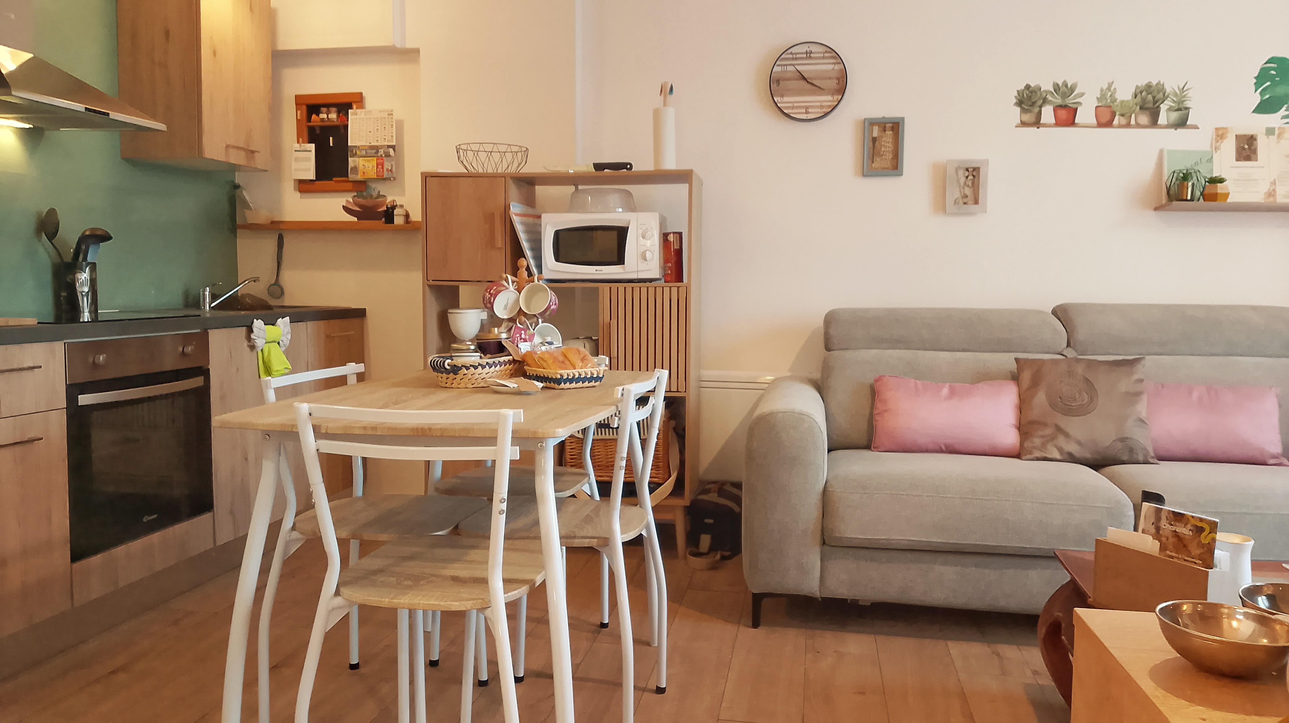 System.Collections.Generic.List`1[BluePillow.Application.SearchEngine.Dto.PhotoDto]?.ElementAt(0)?.Caption