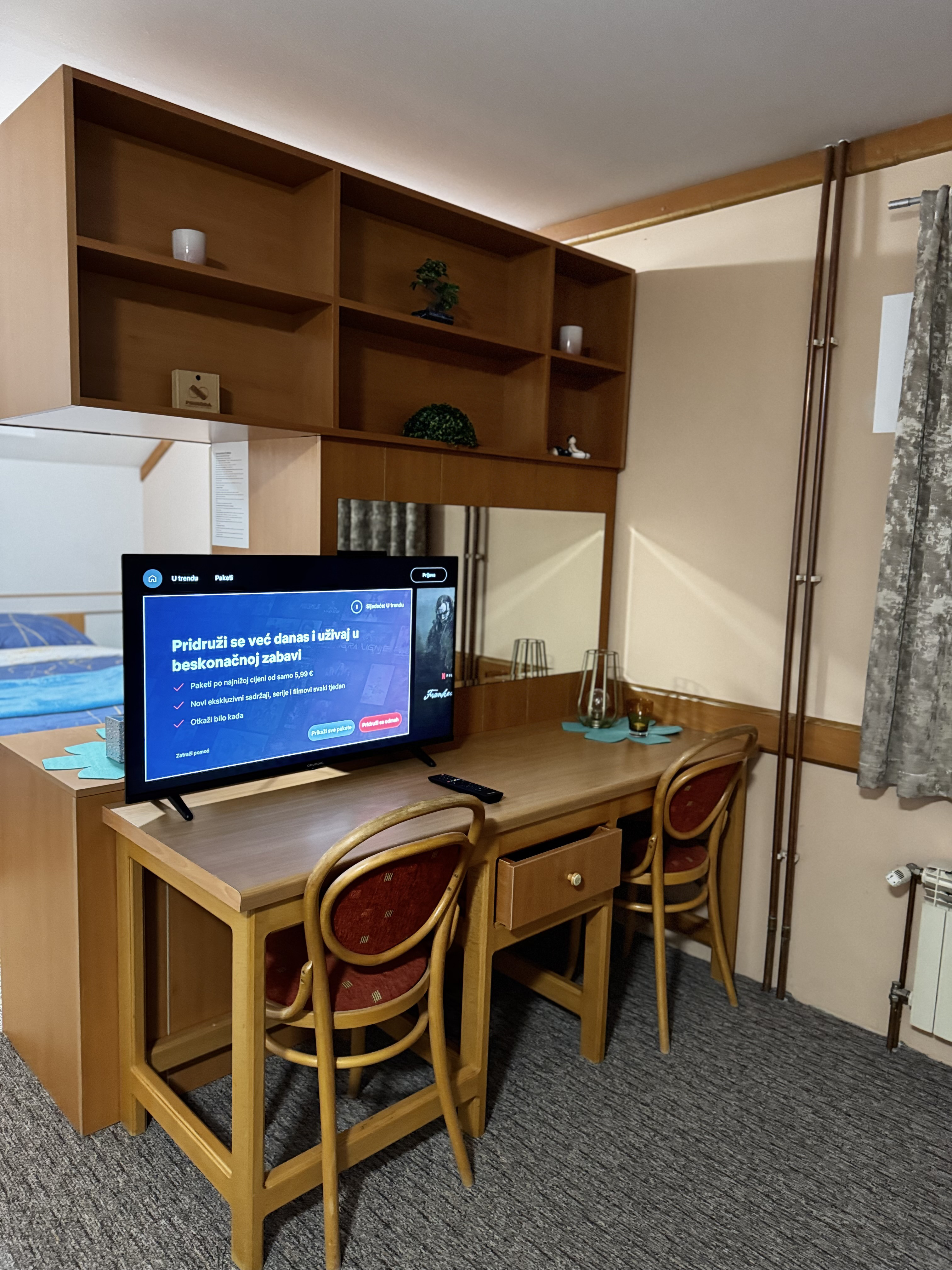 System.Collections.Generic.List`1[BluePillow.Application.SearchEngine.Dto.PhotoDto]?.ElementAt(2)?.Caption