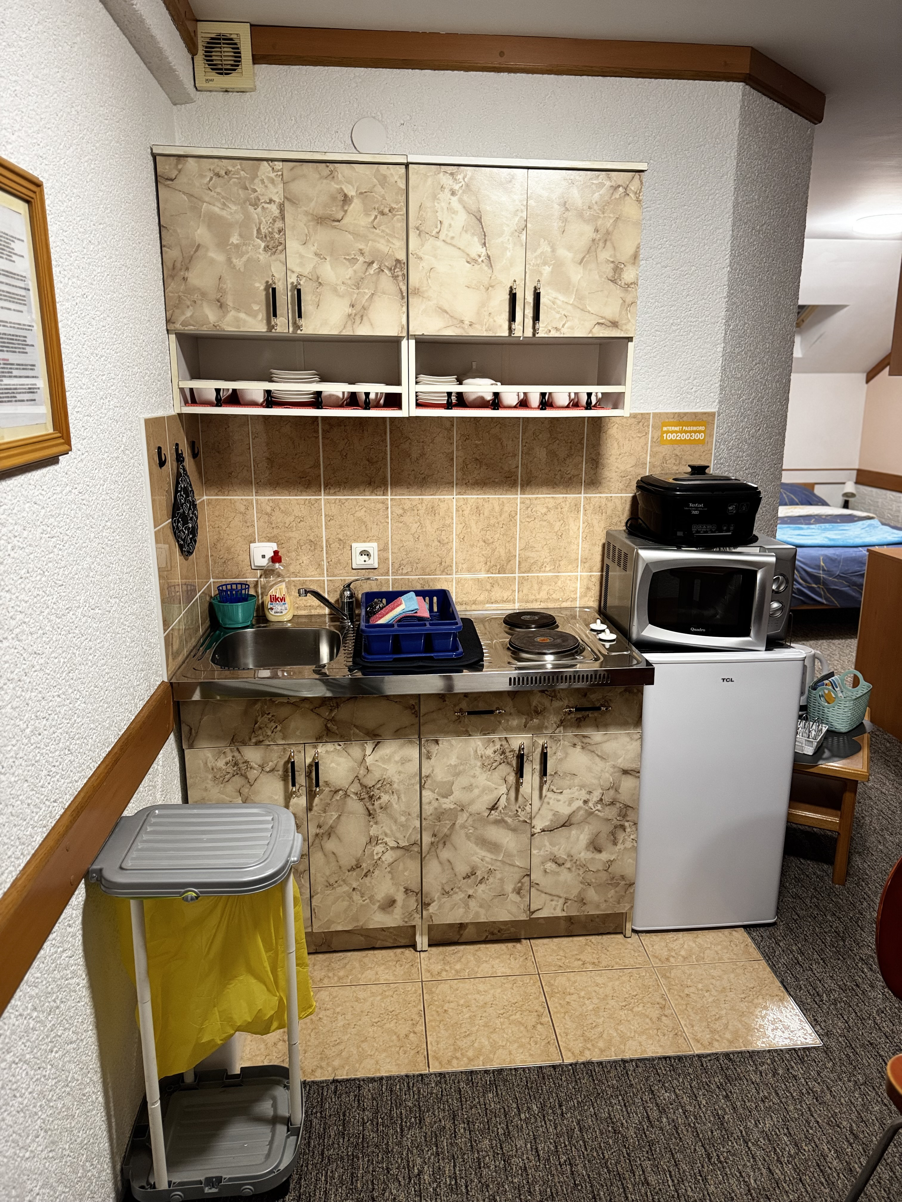 System.Collections.Generic.List`1[BluePillow.Application.SearchEngine.Dto.PhotoDto]?.ElementAt(1)?.Caption