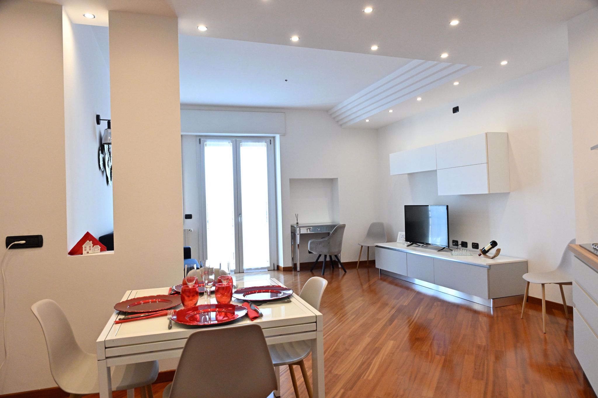 System.Collections.Generic.List`1[BluePillow.Application.SearchEngine.Dto.PhotoDto]?.ElementAt(0)?.Caption