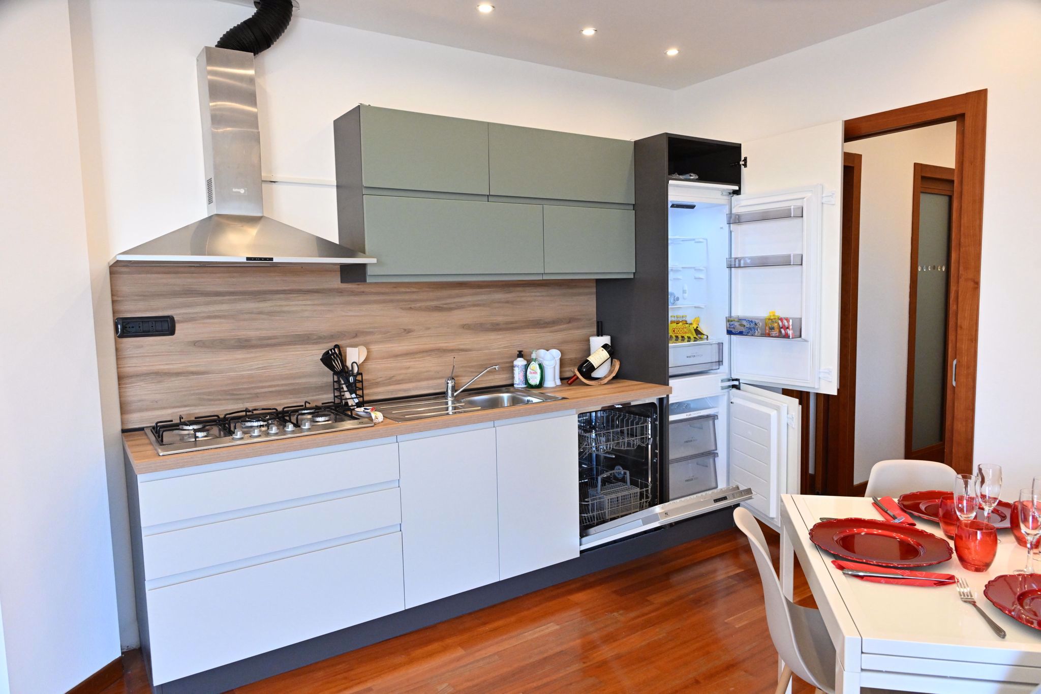 System.Collections.Generic.List`1[BluePillow.Application.SearchEngine.Dto.PhotoDto]?.ElementAt(2)?.Caption