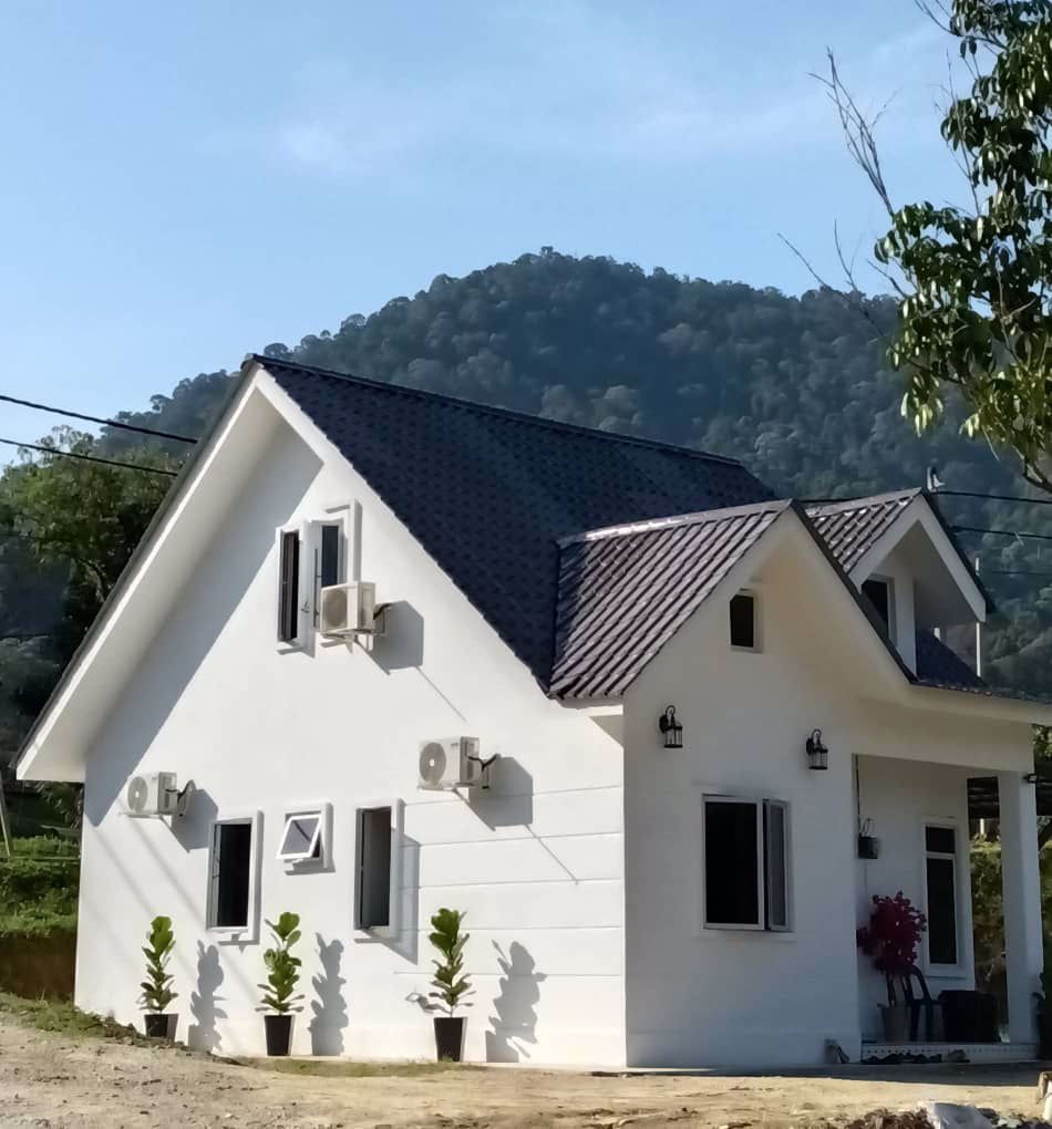 System.Collections.Generic.List`1[BluePillow.Application.SearchEngine.Dto.PhotoDto]?.ElementAt(3)?.Caption