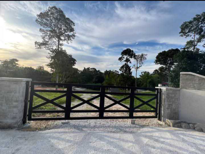 System.Collections.Generic.List`1[BluePillow.Application.SearchEngine.Dto.PhotoDto]?.ElementAt(2)?.Caption