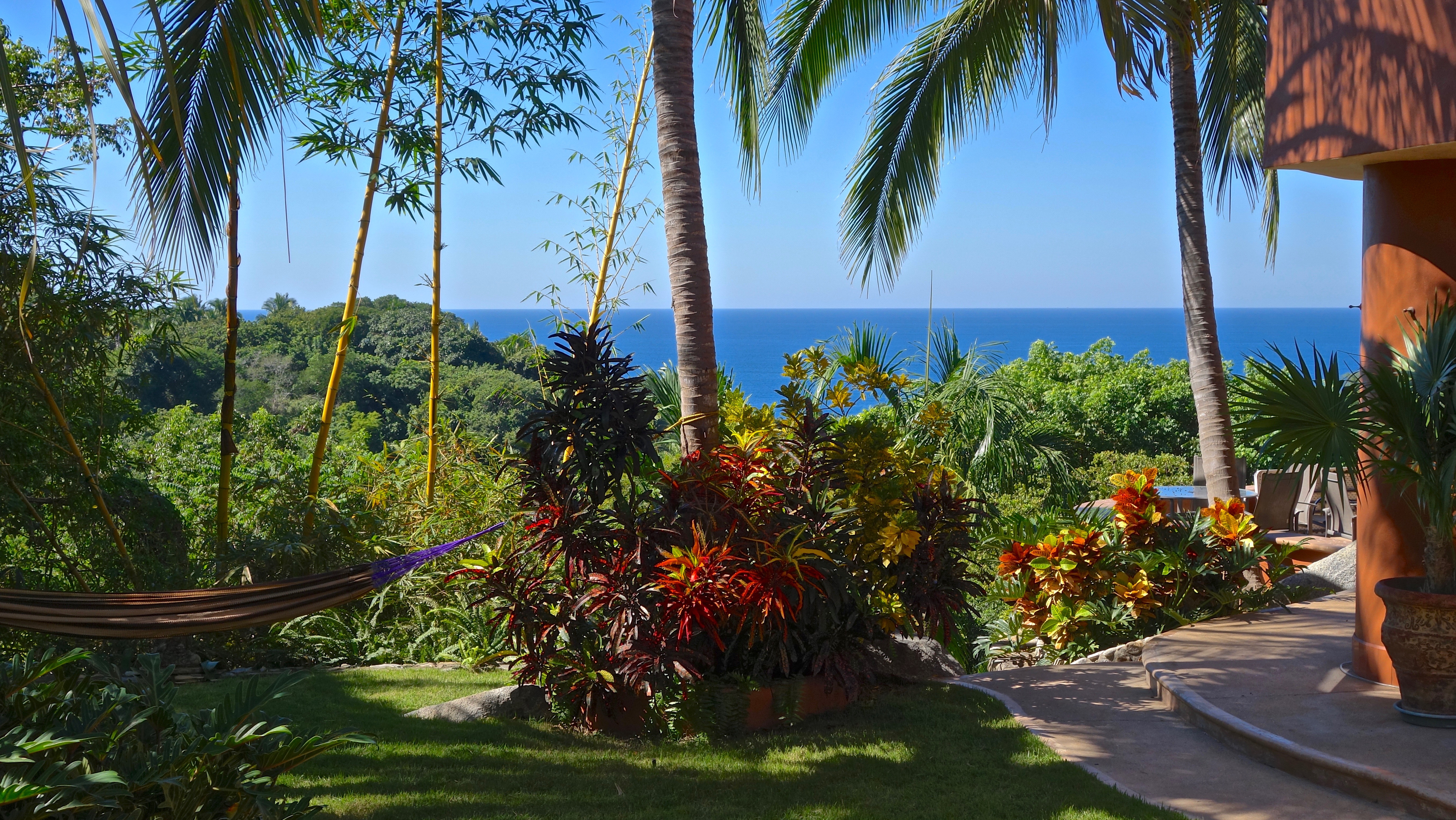 System.Collections.Generic.List`1[BluePillow.Application.SearchEngine.Dto.PhotoDto]?.ElementAt(3)?.Caption