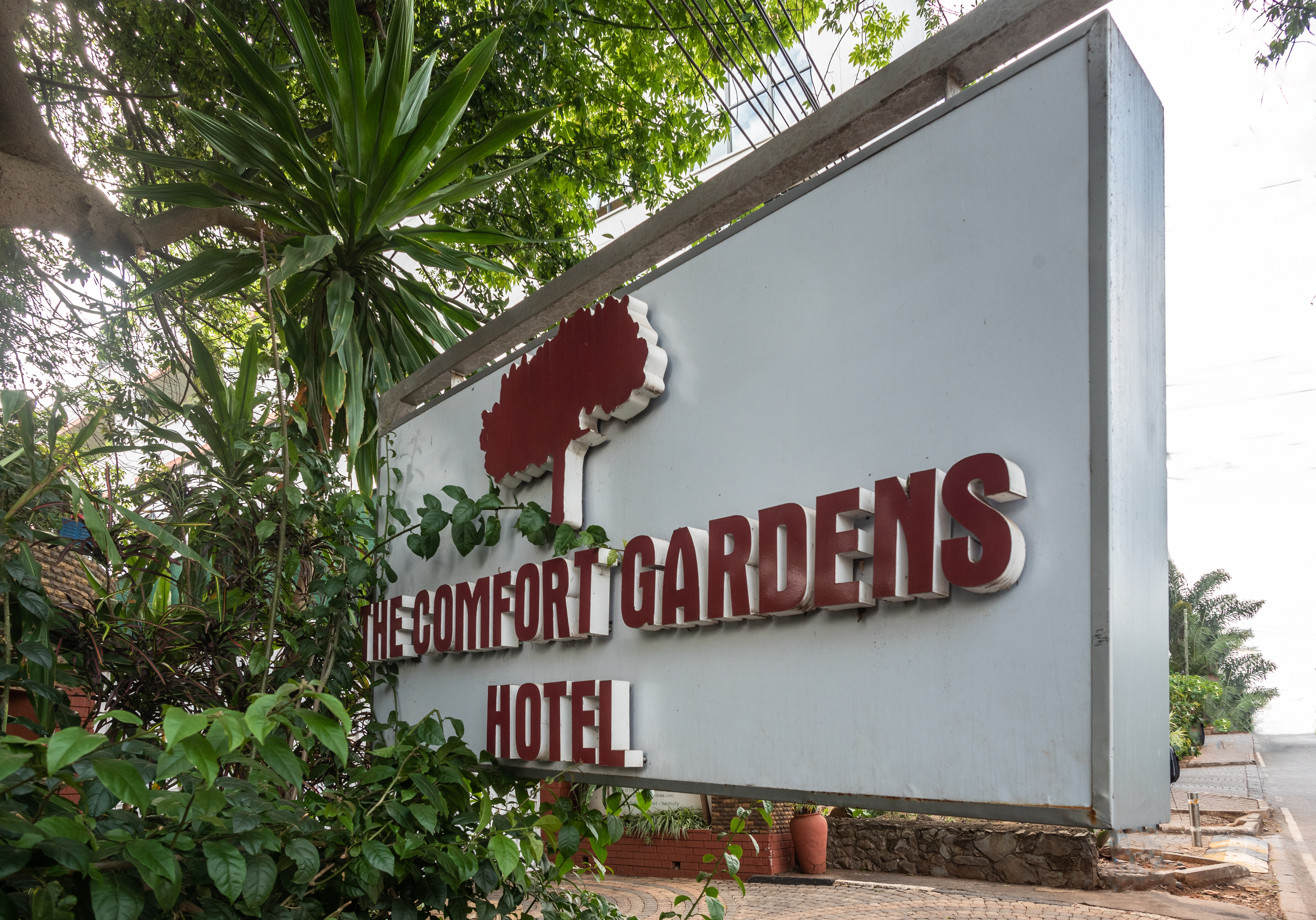 System.Collections.Generic.List`1[BluePillow.Application.SearchEngine.Dto.PhotoDto]?.ElementAt(1)?.Caption