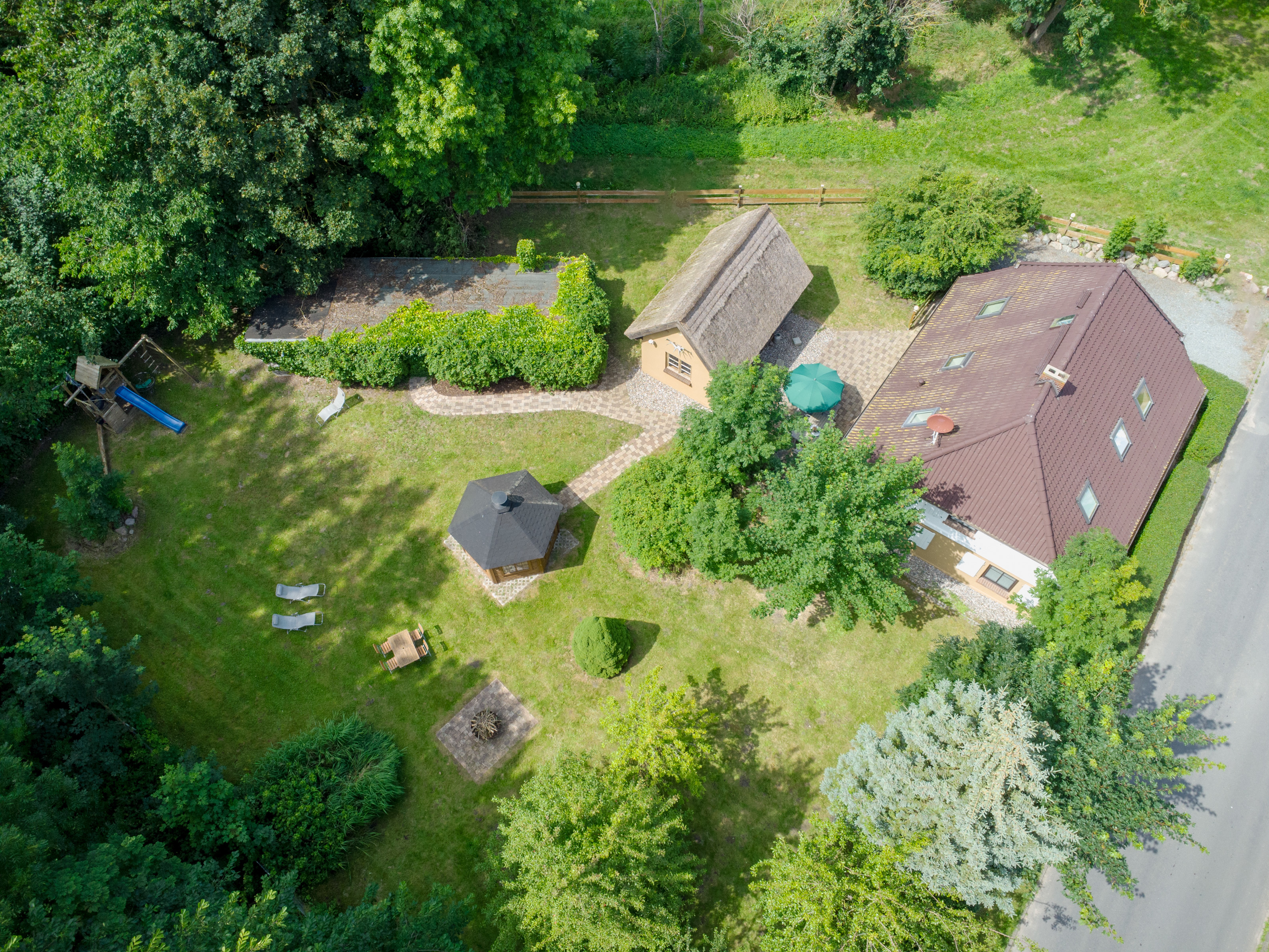 System.Collections.Generic.List`1[BluePillow.Application.SearchEngine.Dto.PhotoDto]?.ElementAt(2)?.Caption