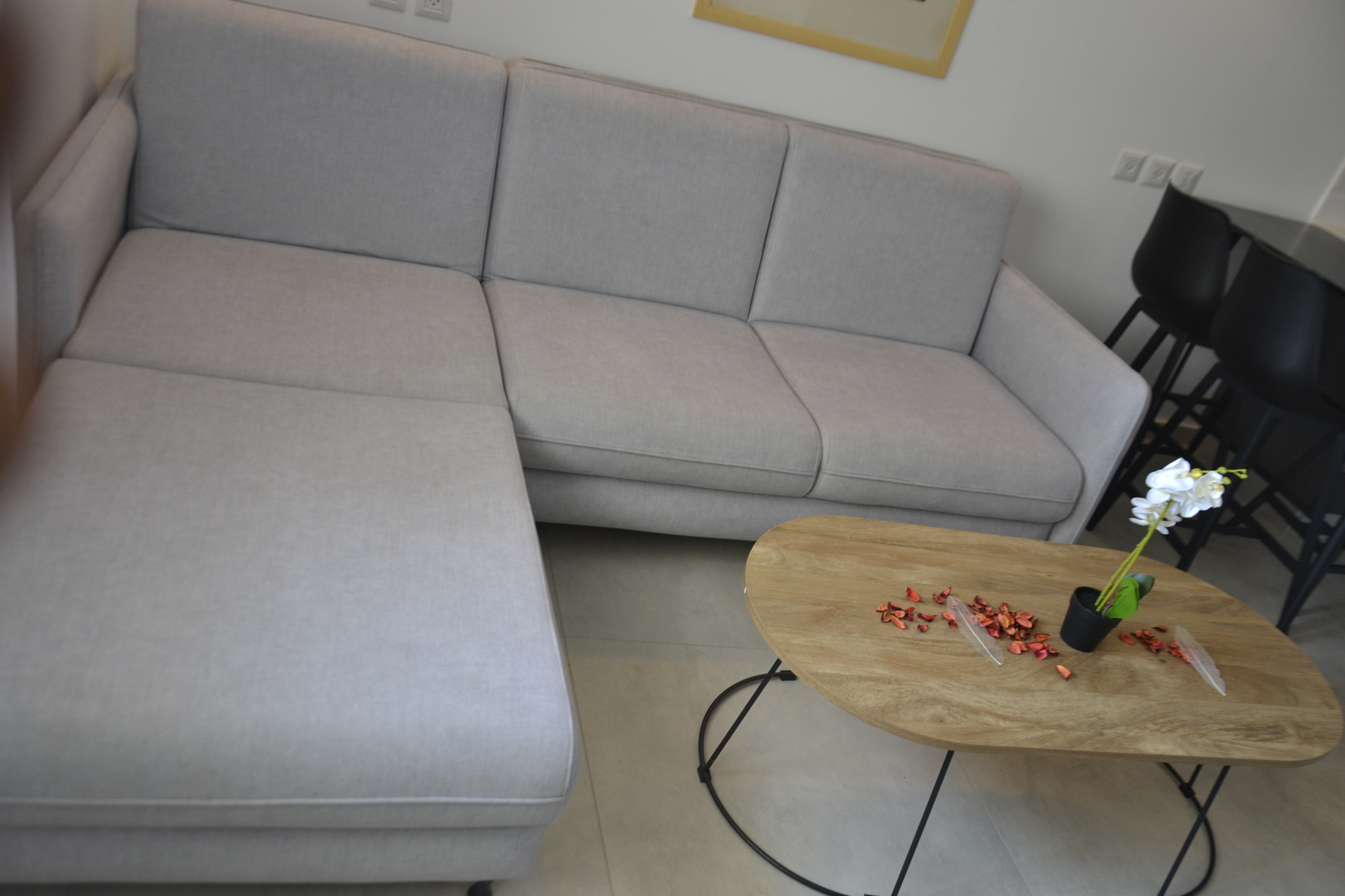 System.Collections.Generic.List`1[BluePillow.Application.SearchEngine.Dto.PhotoDto]?.ElementAt(3)?.Caption