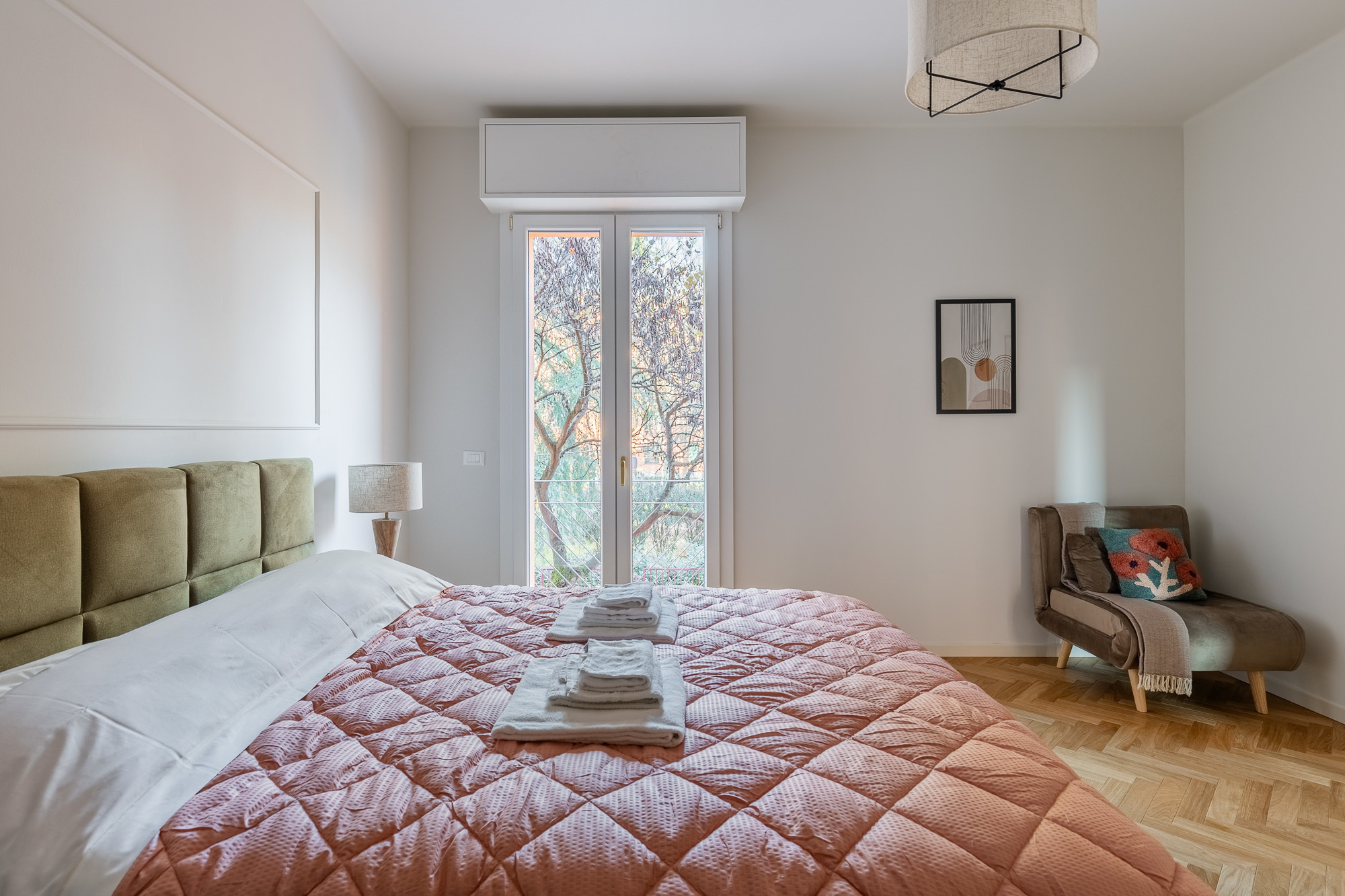 System.Collections.Generic.List`1[BluePillow.Application.SearchEngine.Dto.PhotoDto]?.ElementAt(2)?.Caption