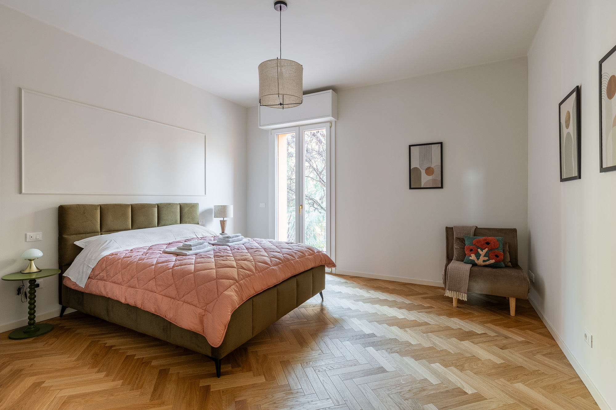 System.Collections.Generic.List`1[BluePillow.Application.SearchEngine.Dto.PhotoDto]?.ElementAt(1)?.Caption