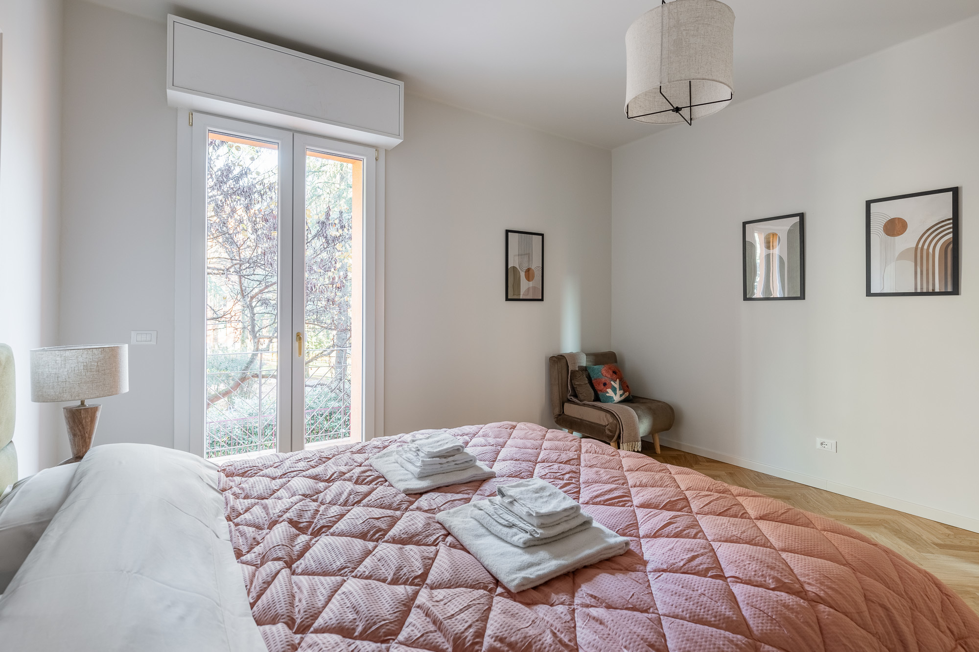 System.Collections.Generic.List`1[BluePillow.Application.SearchEngine.Dto.PhotoDto]?.ElementAt(3)?.Caption