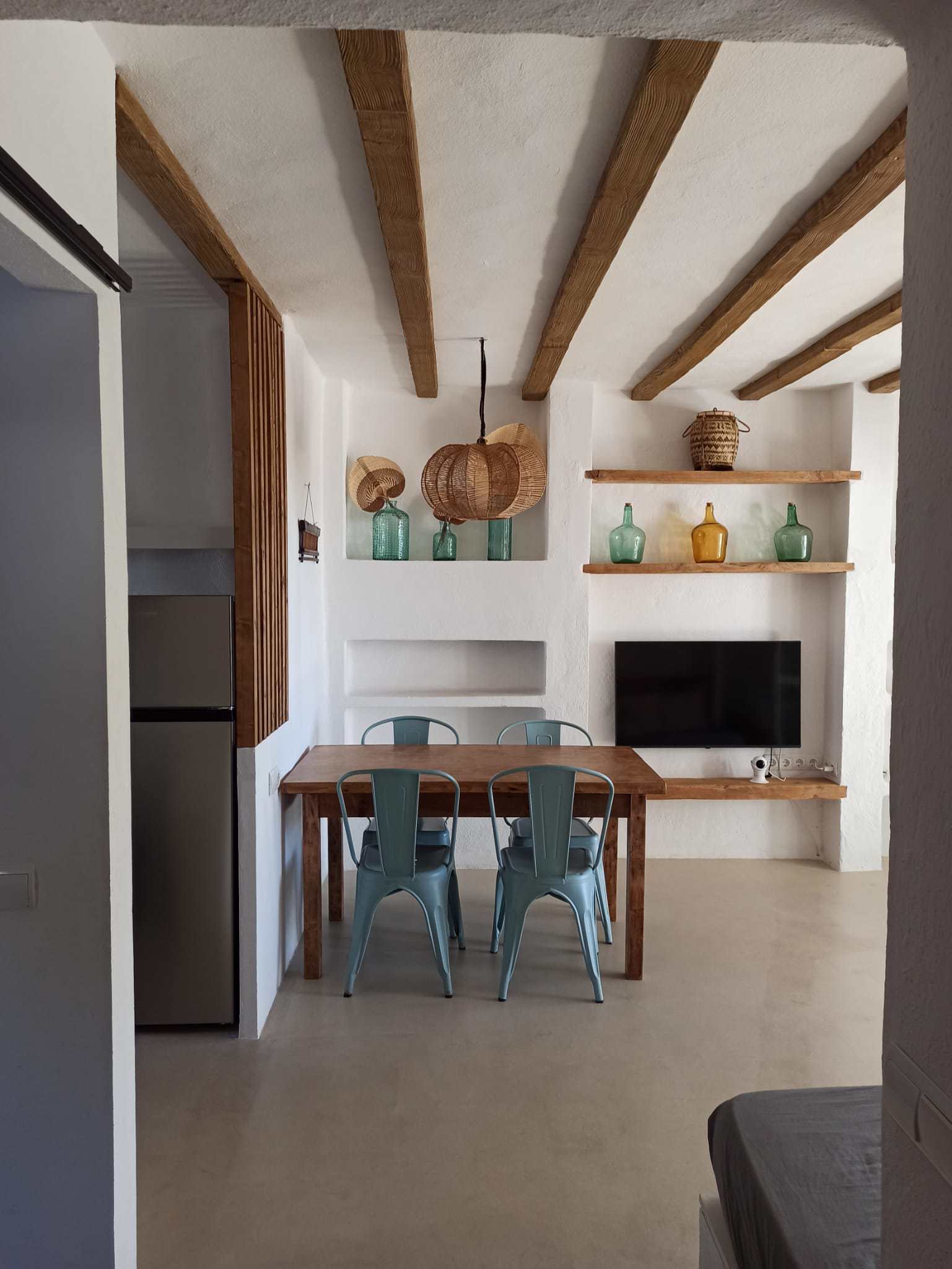 System.Collections.Generic.List`1[BluePillow.Application.SearchEngine.Dto.PhotoDto]?.ElementAt(0)?.Caption