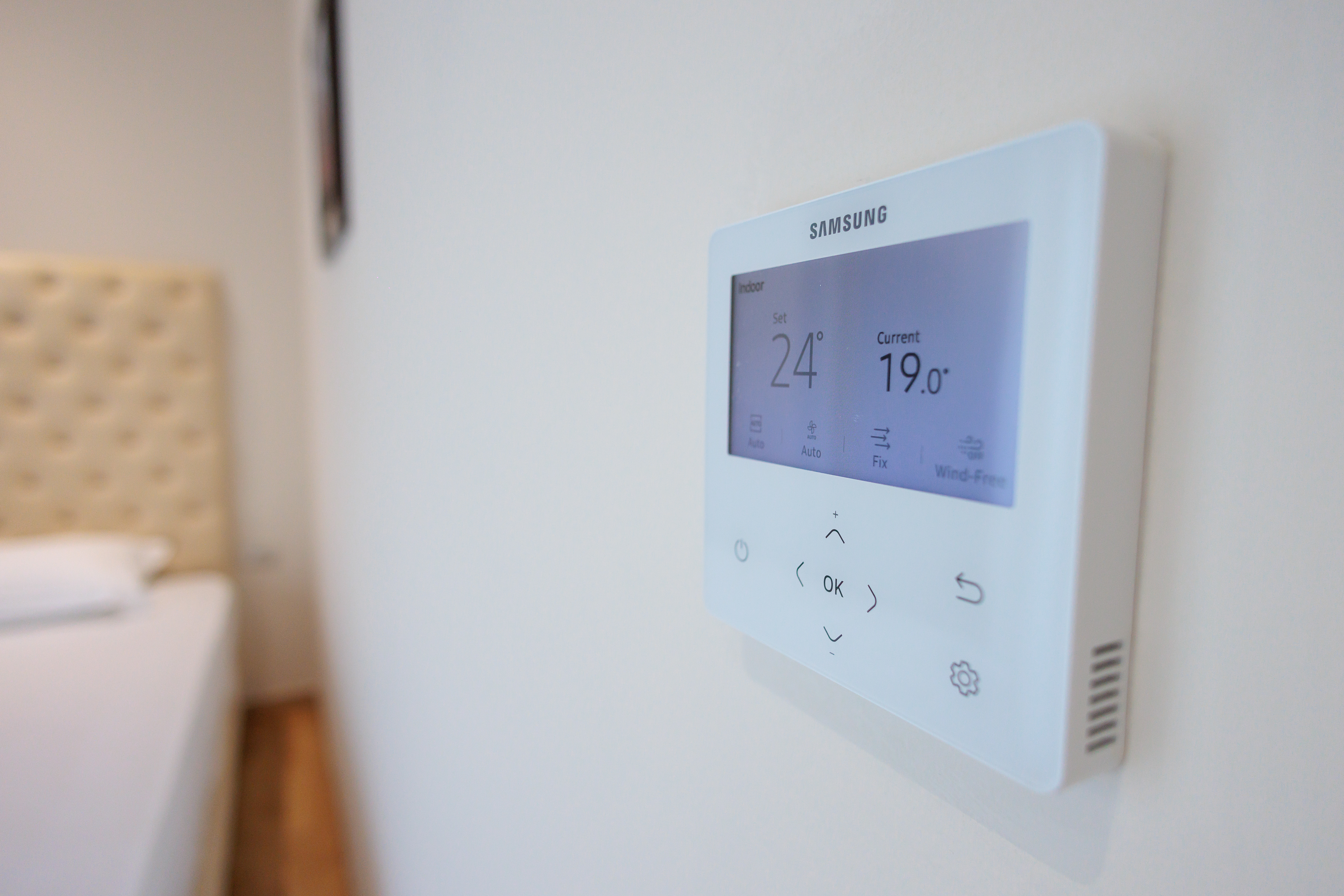 System.Collections.Generic.List`1[BluePillow.Application.SearchEngine.Dto.PhotoDto]?.ElementAt(2)?.Caption