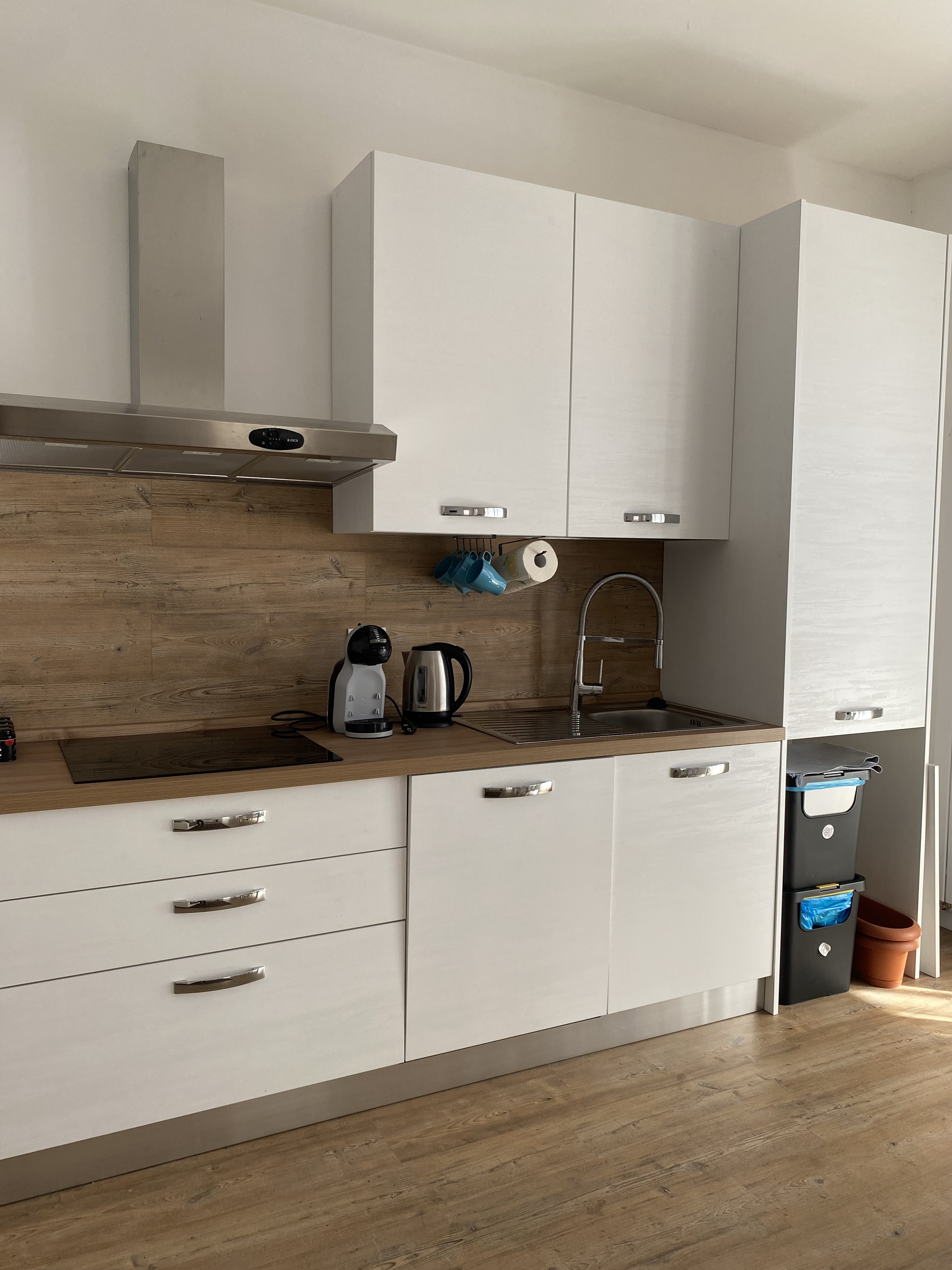 System.Collections.Generic.List`1[BluePillow.Application.SearchEngine.Dto.PhotoDto]?.ElementAt(3)?.Caption