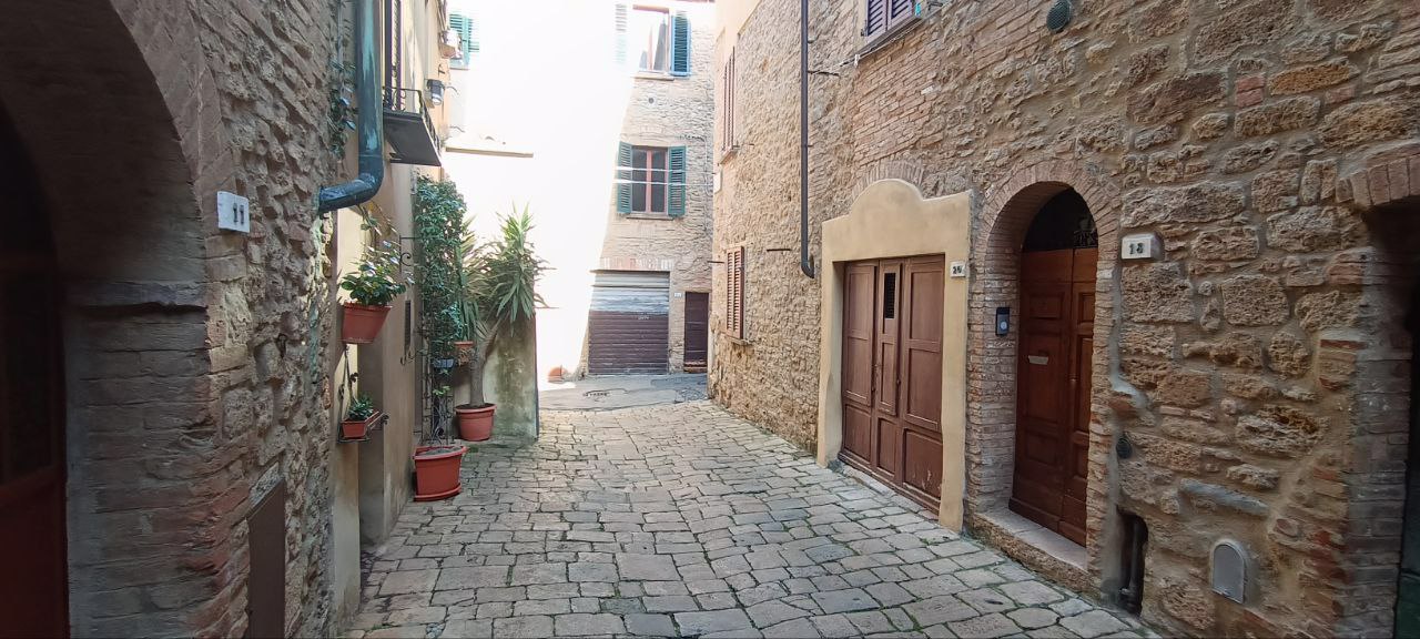 System.Collections.Generic.List`1[BluePillow.Application.SearchEngine.Dto.PhotoDto]?.ElementAt(2)?.Caption