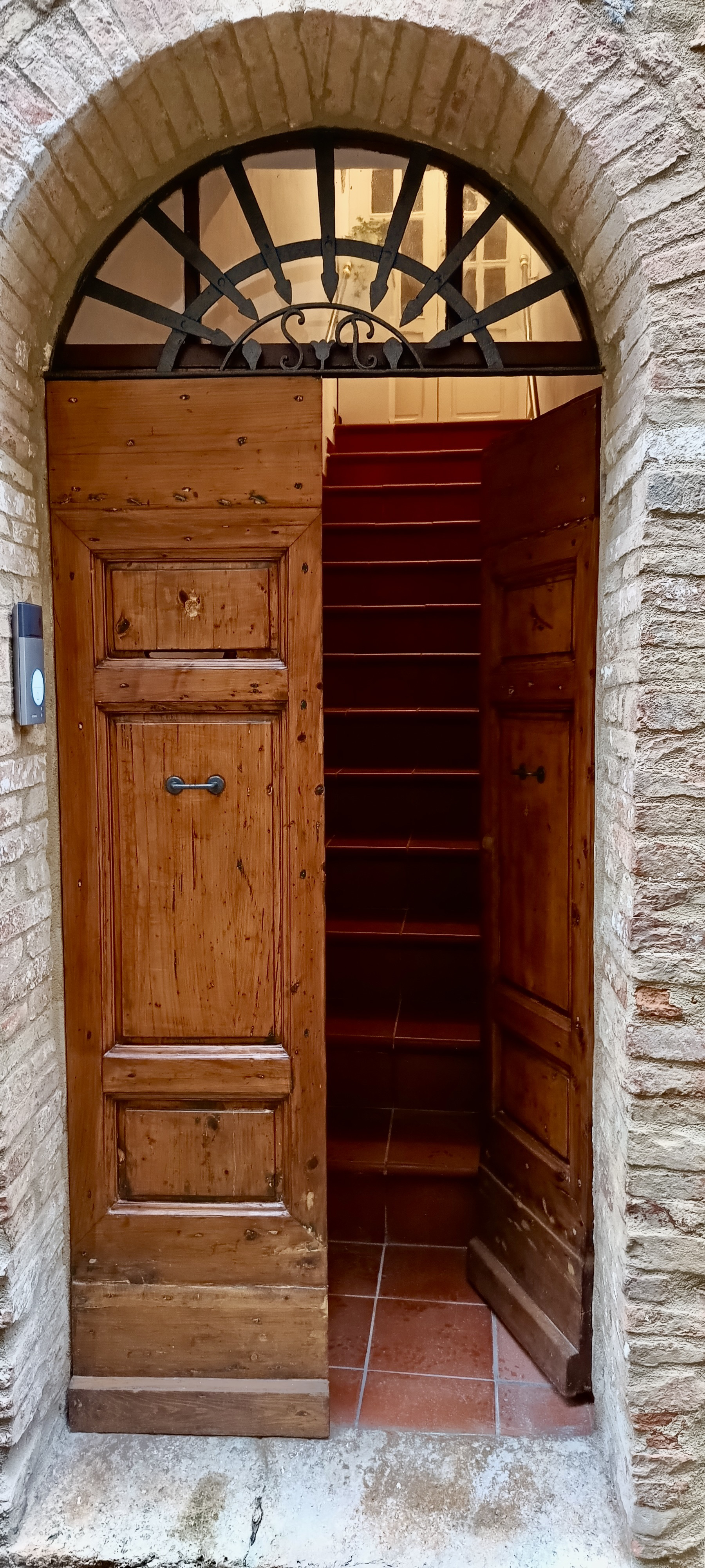 System.Collections.Generic.List`1[BluePillow.Application.SearchEngine.Dto.PhotoDto]?.ElementAt(1)?.Caption