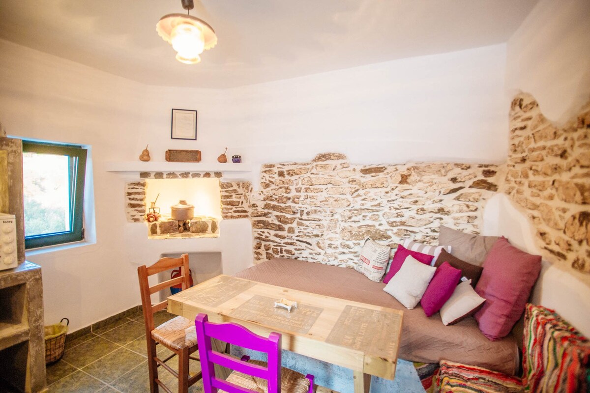 System.Collections.Generic.List`1[BluePillow.Application.SearchEngine.Dto.PhotoDto]?.ElementAt(3)?.Caption