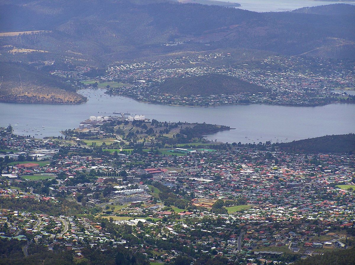 Holiday rentals New Town