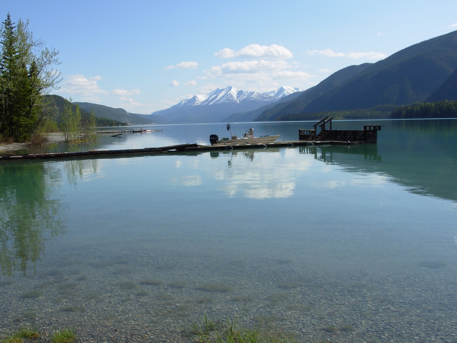 Holiday rentals Muncho Lake