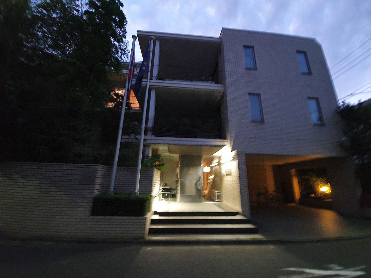 Holiday rentals Japanese Embassy