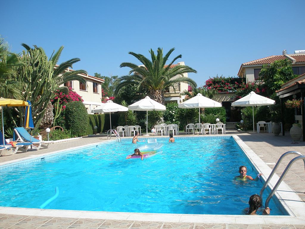 Holiday rentals Tavros