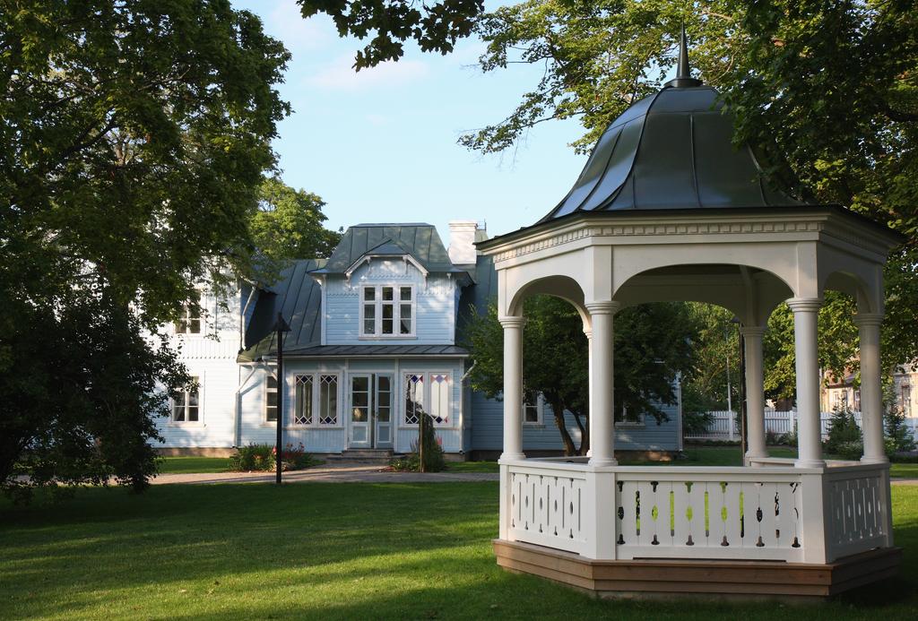Hotels in Lahe
