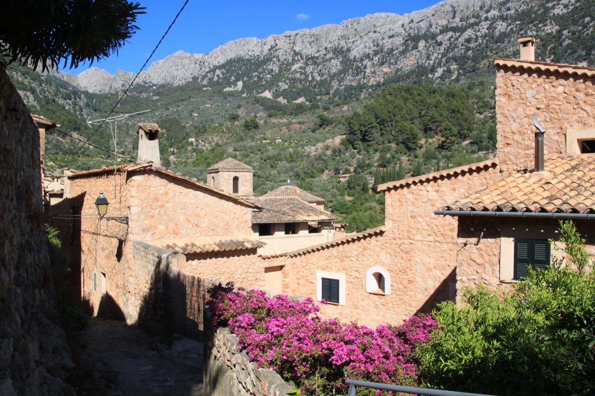 Holiday rentals Fornalutx
