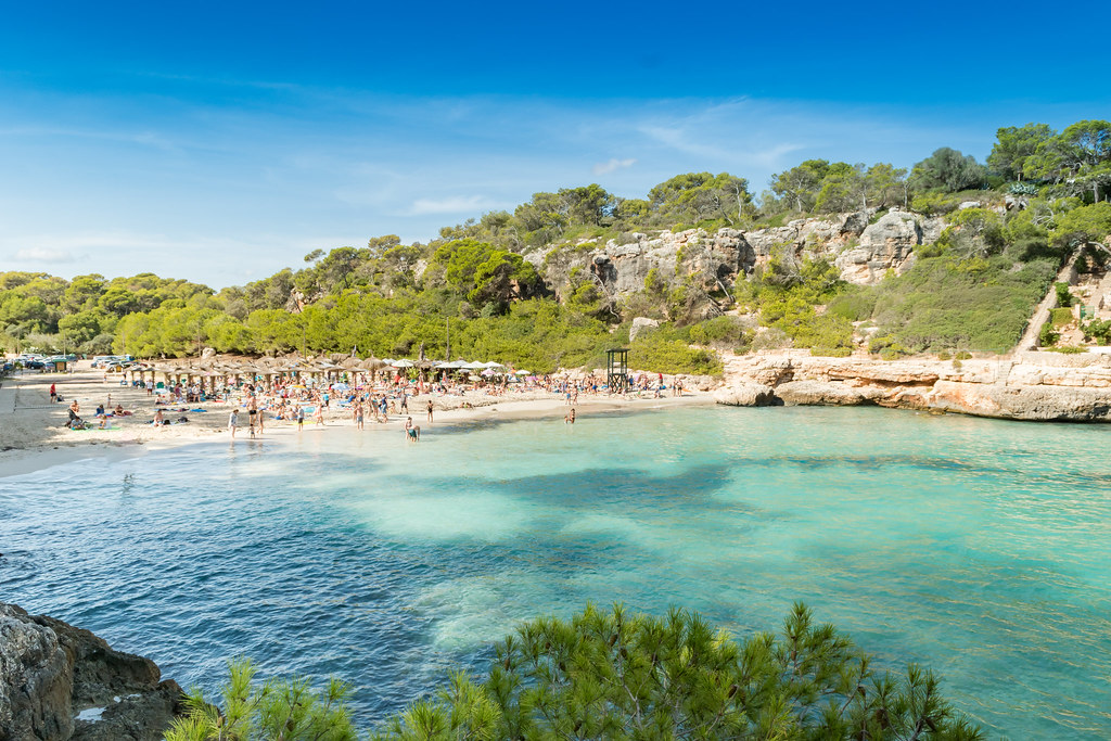 Holiday rentals Cala Mondrago