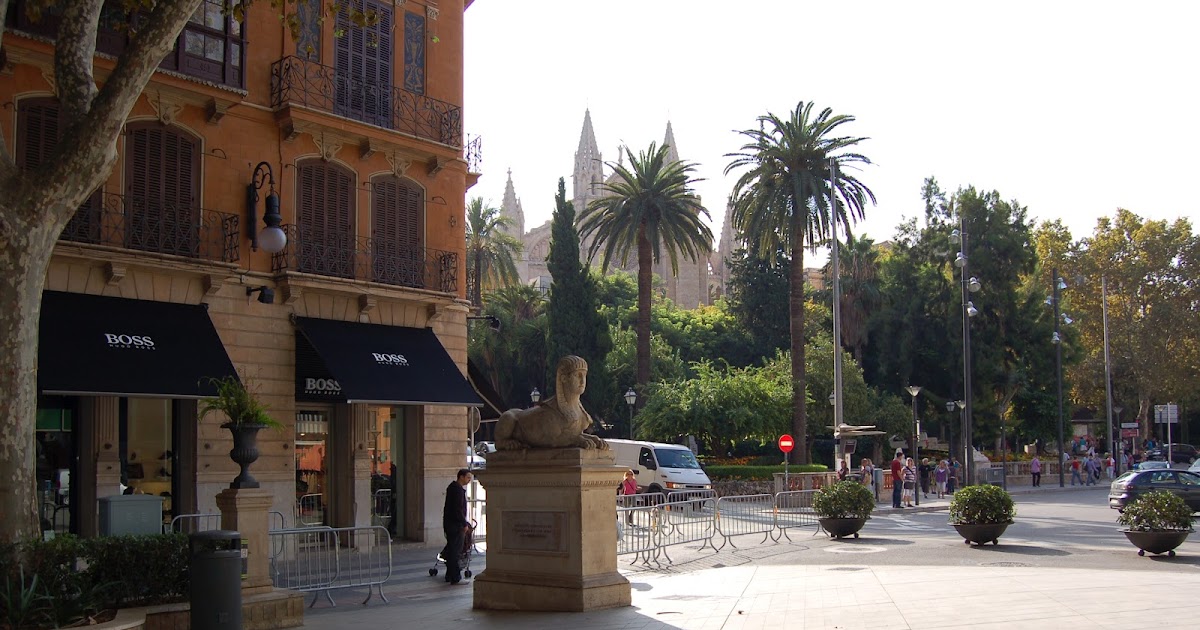 Hotels in Placa de la Reina