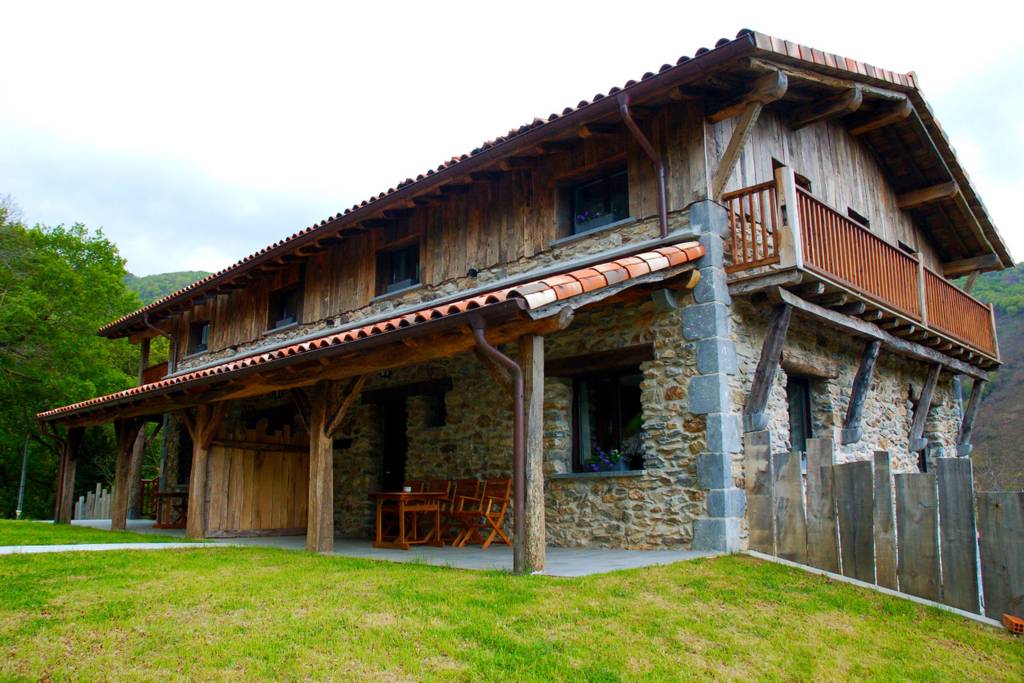 Holiday rentals Arantza