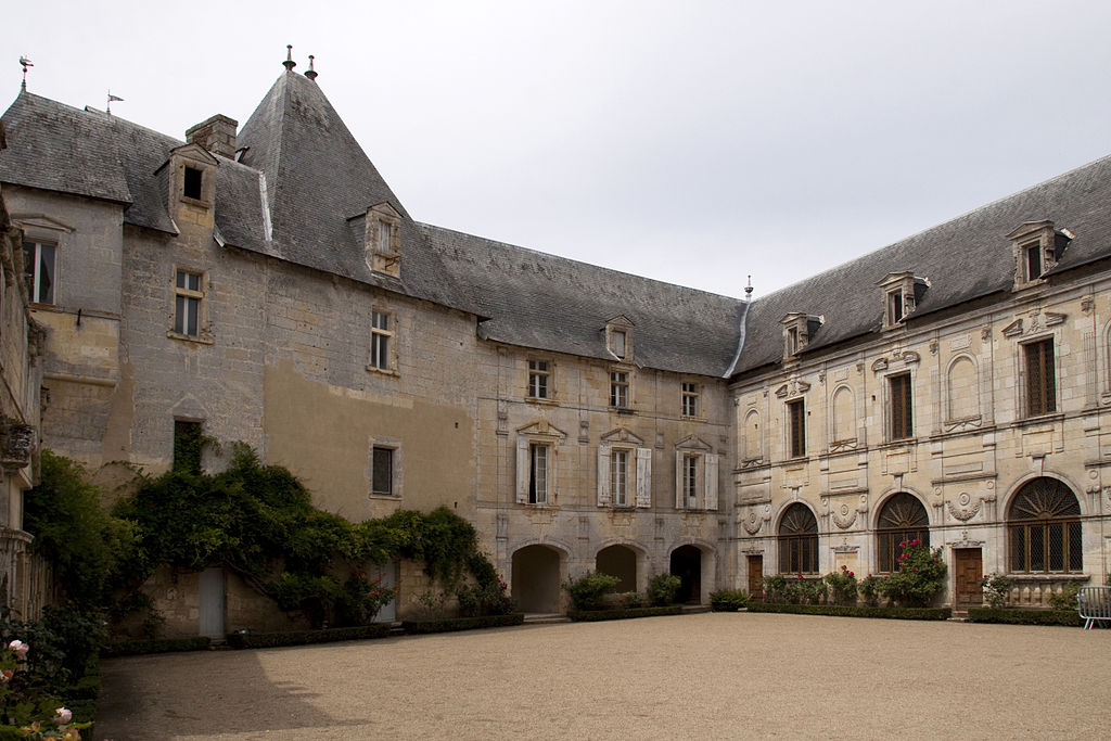 Hotels in Vayres