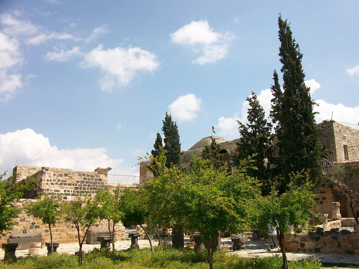 Holiday rentals Russan