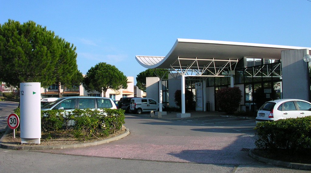 Hotels in Clinique du Millénaire