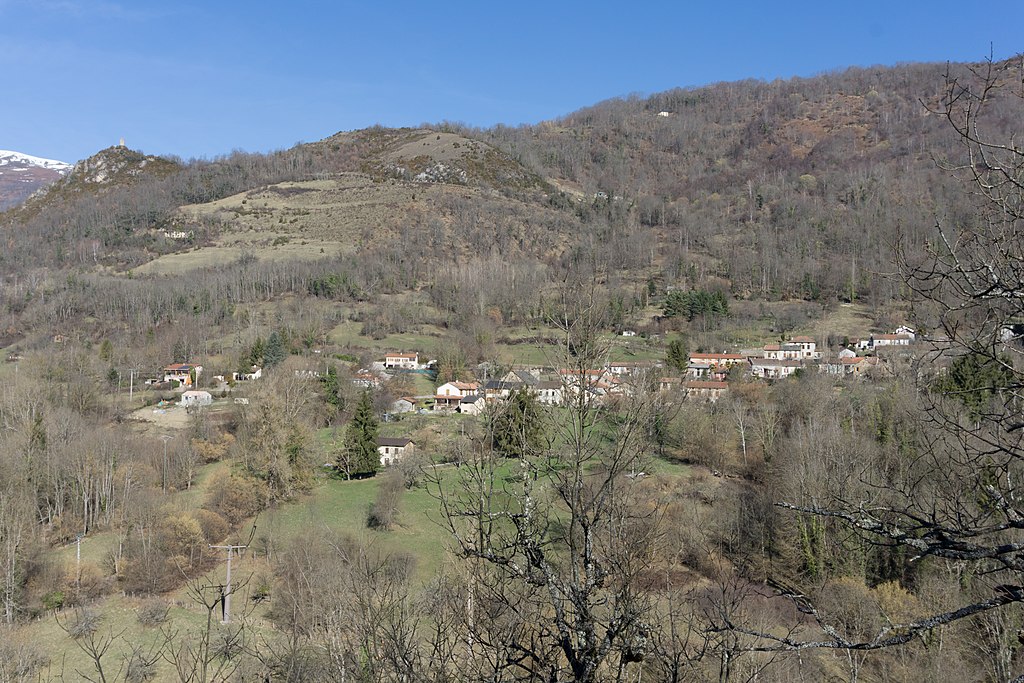 Hotels in Saurat