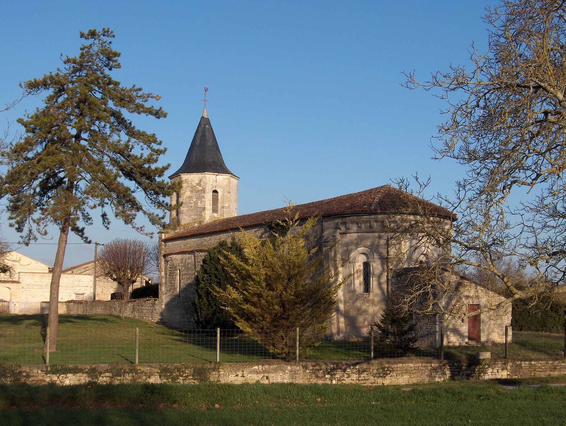 Hotels in Salignac-sur-Charente