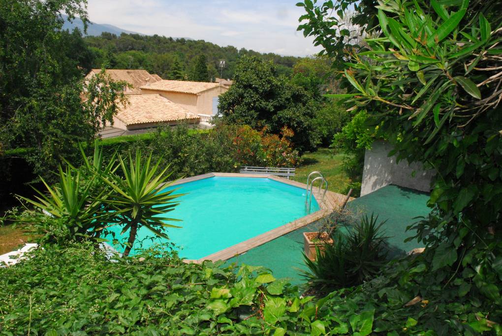 Holiday rentals Valbonne